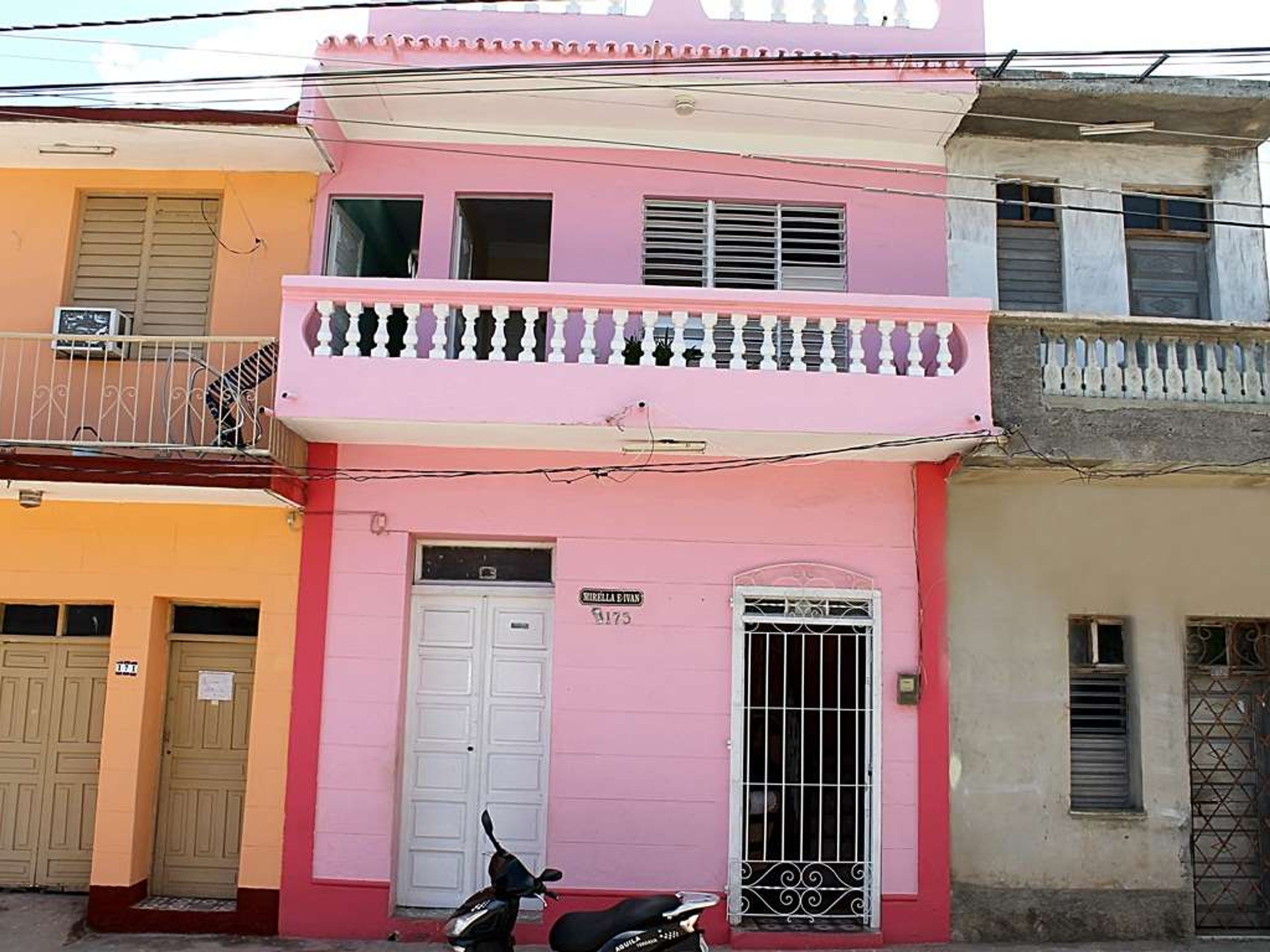 Hostal Mirella e Iván, ANTONIO GUITERAS (Mercedes), No. 173