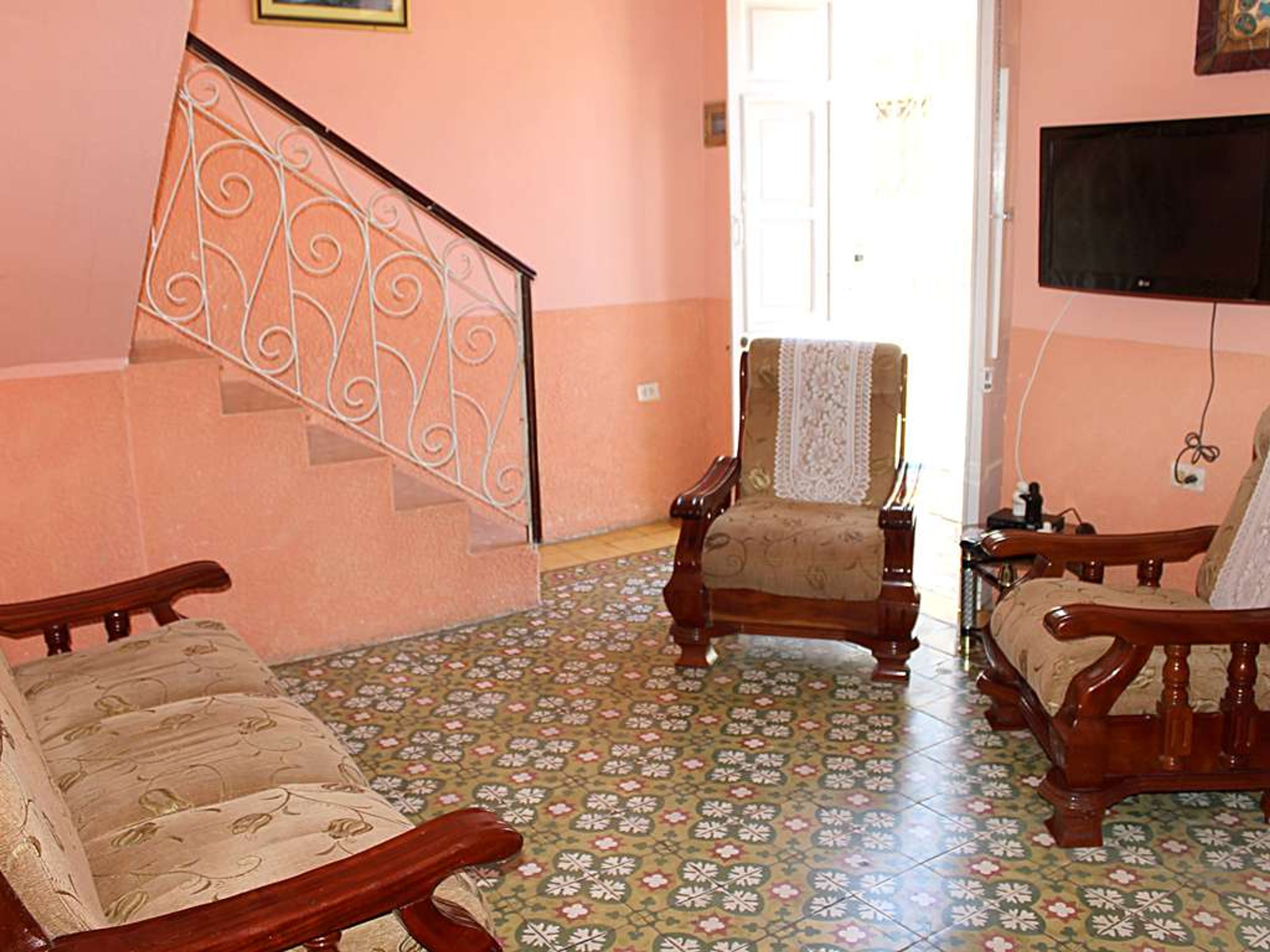 Hostal Mirella e Iván, ANTONIO GUITERAS (Mercedes), No. 173House's living room