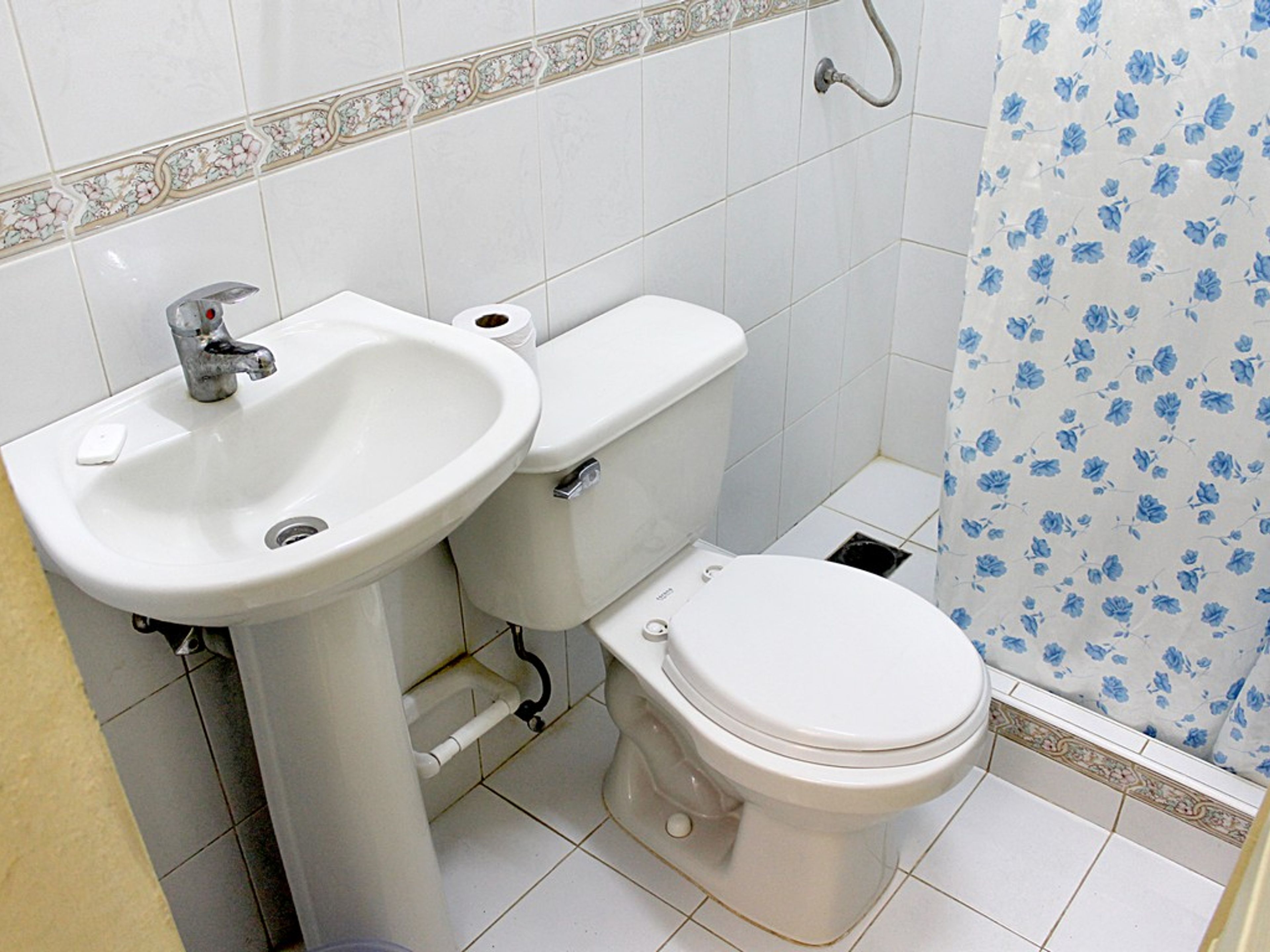 Hostal Maria Consuelo, CHINCHIQUIRA, No. 176-A - Bathroom´s view