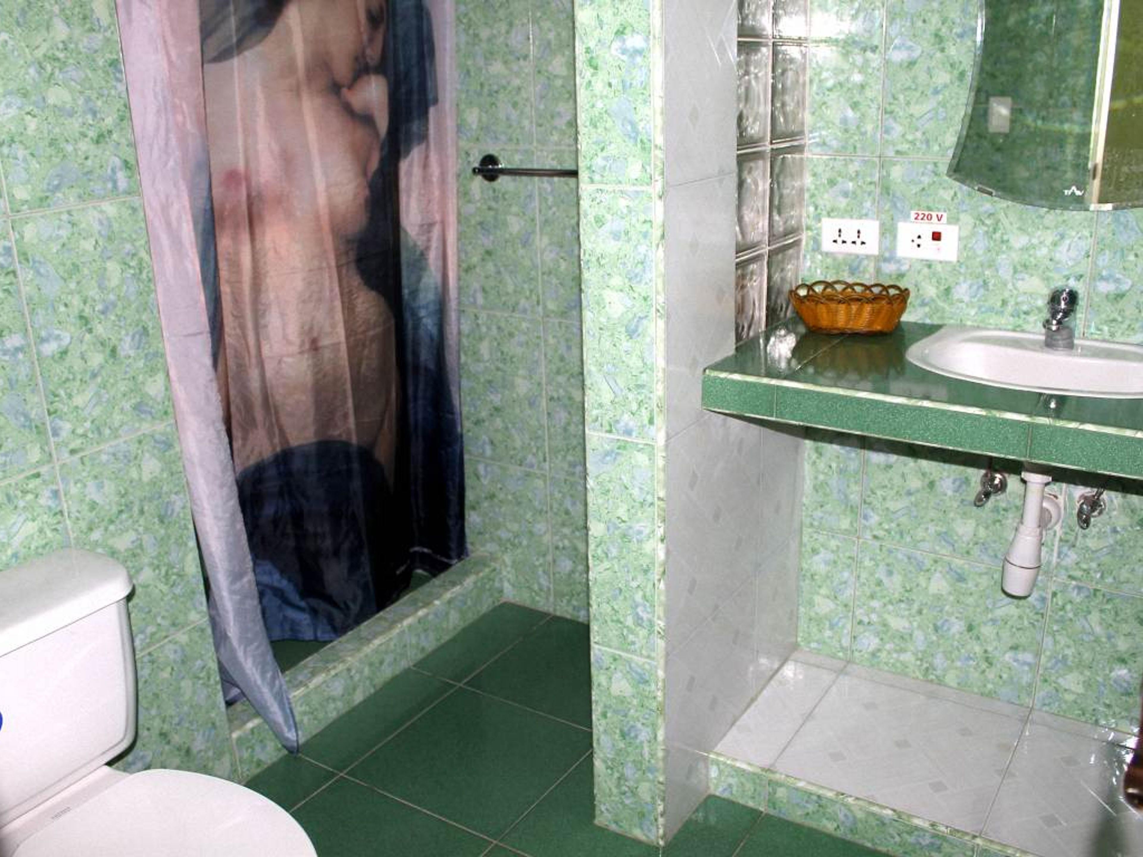 Hostal Paola, CALLEJÓN DEL AGUACATE (Pedro Zerquera), No. 108Bathroom's view