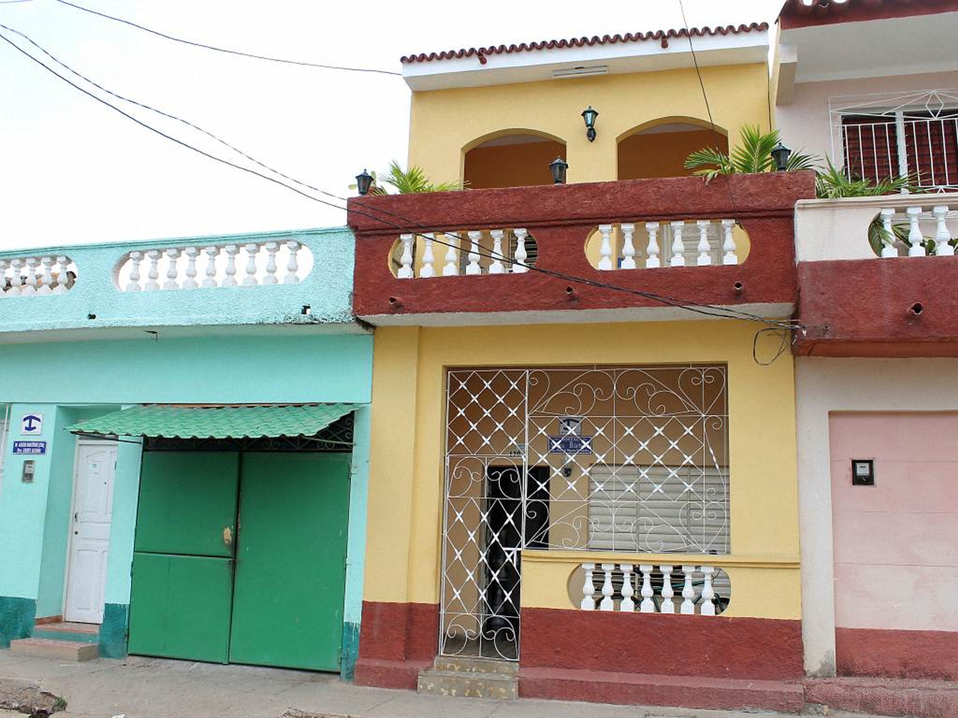 Hostal Santa Bárbara, PEDRO ZERQUERA (Callejón del Aguacate), No. 170