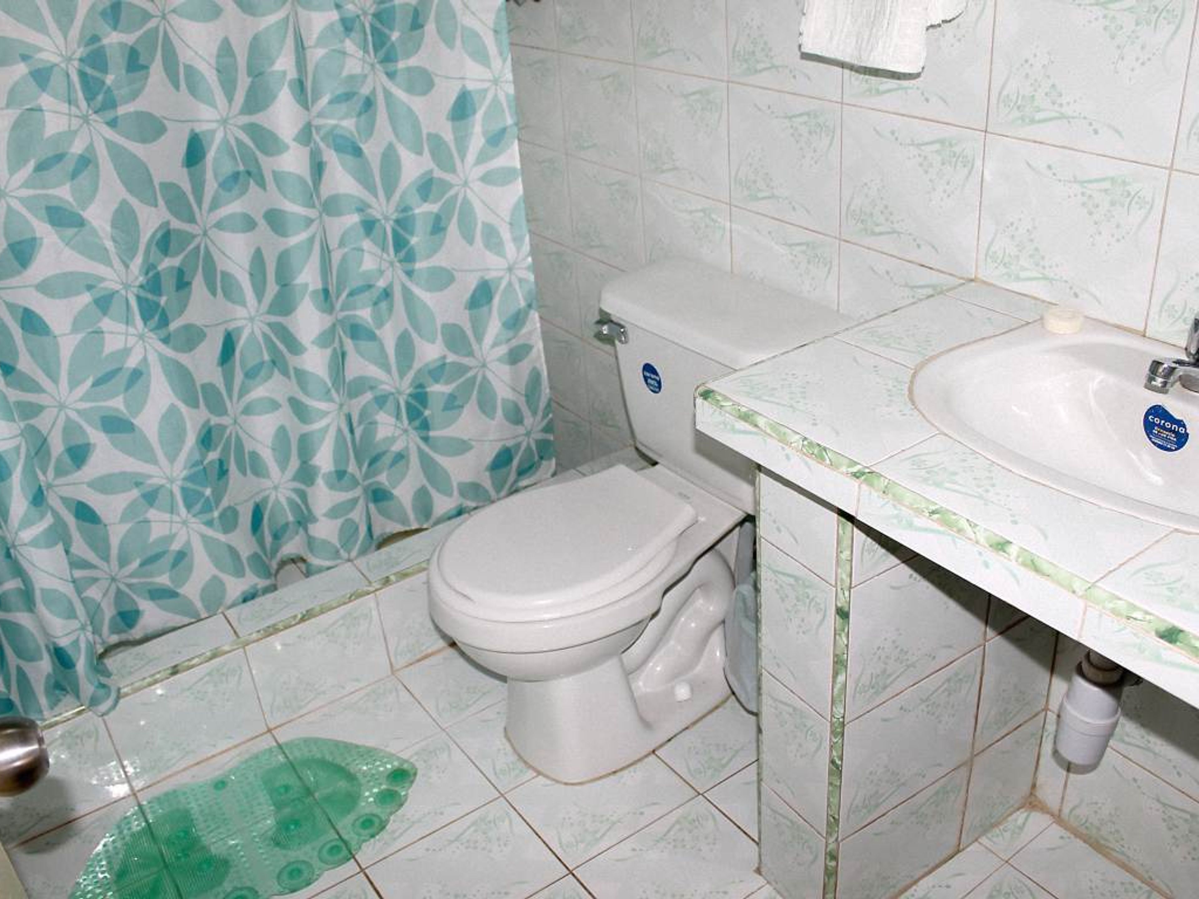 Hostal Santa Bárbara, PEDRO ZERQUERA (Callejón del Aguacate), No. 170Bathroom's view