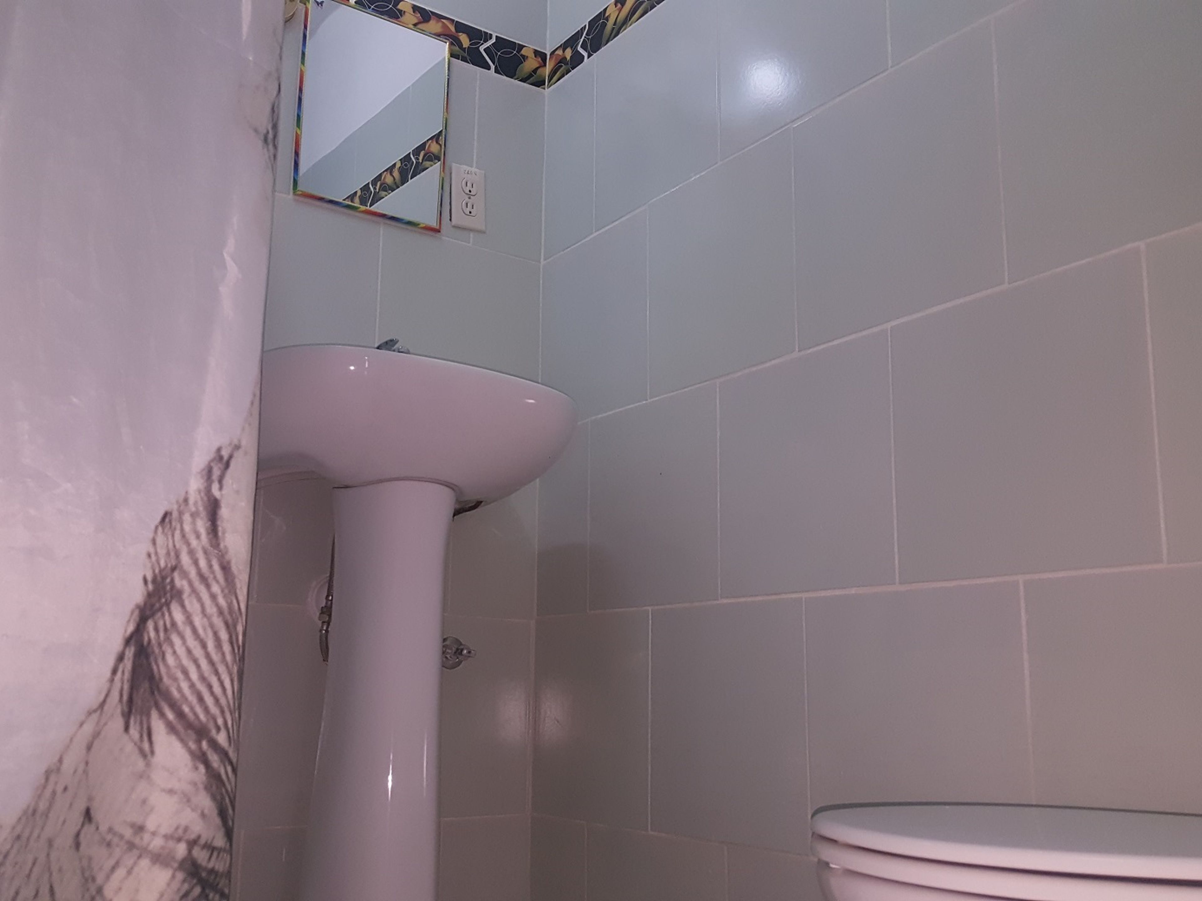 Hostal Ksaltos, AVENIDA 50, No.3311 B altosBathroom's 1 view