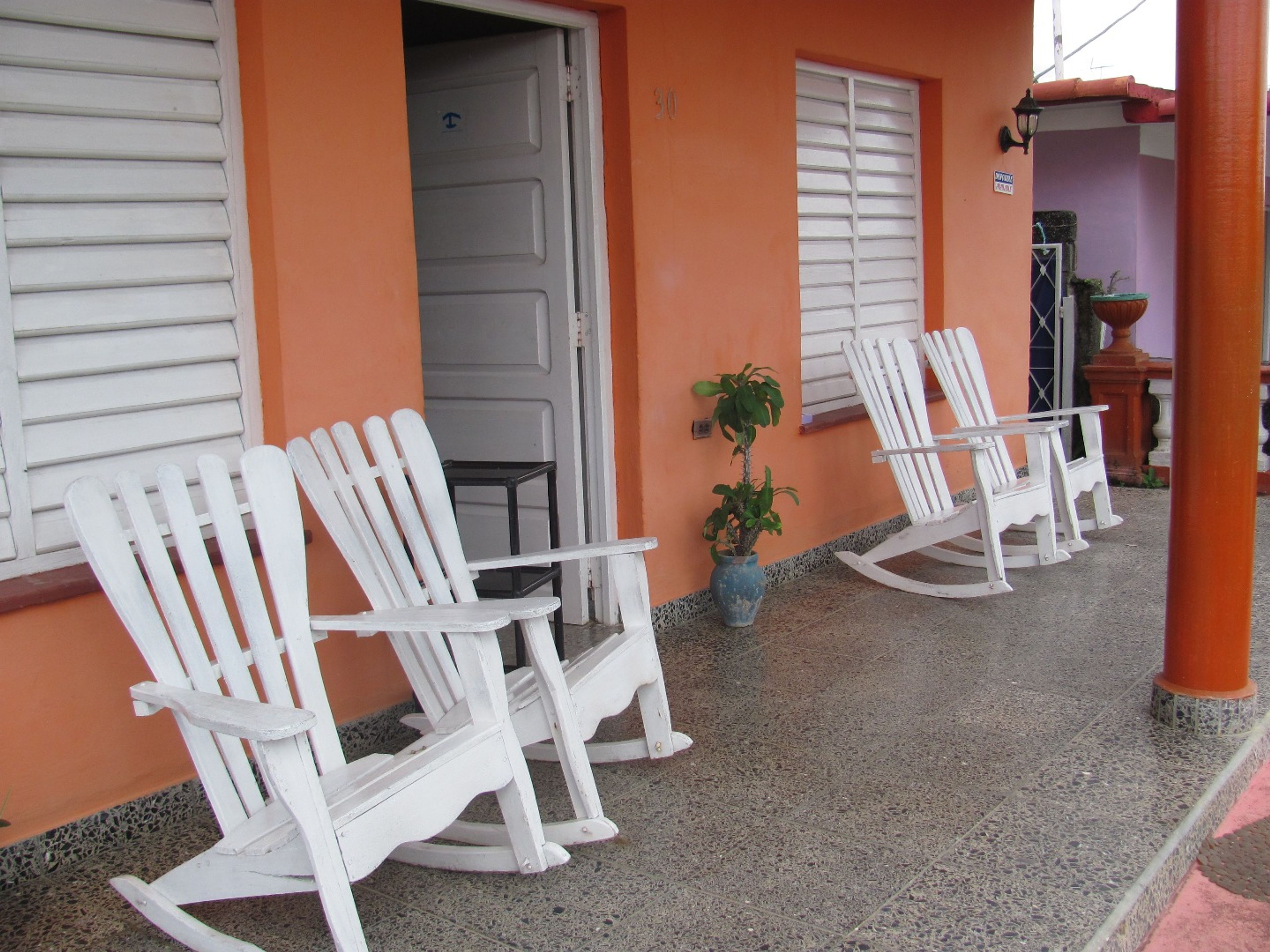 Casa Particular Grisel y Juan, CAMILO CIENFUEGOS, No. 30 - House´s porsche view