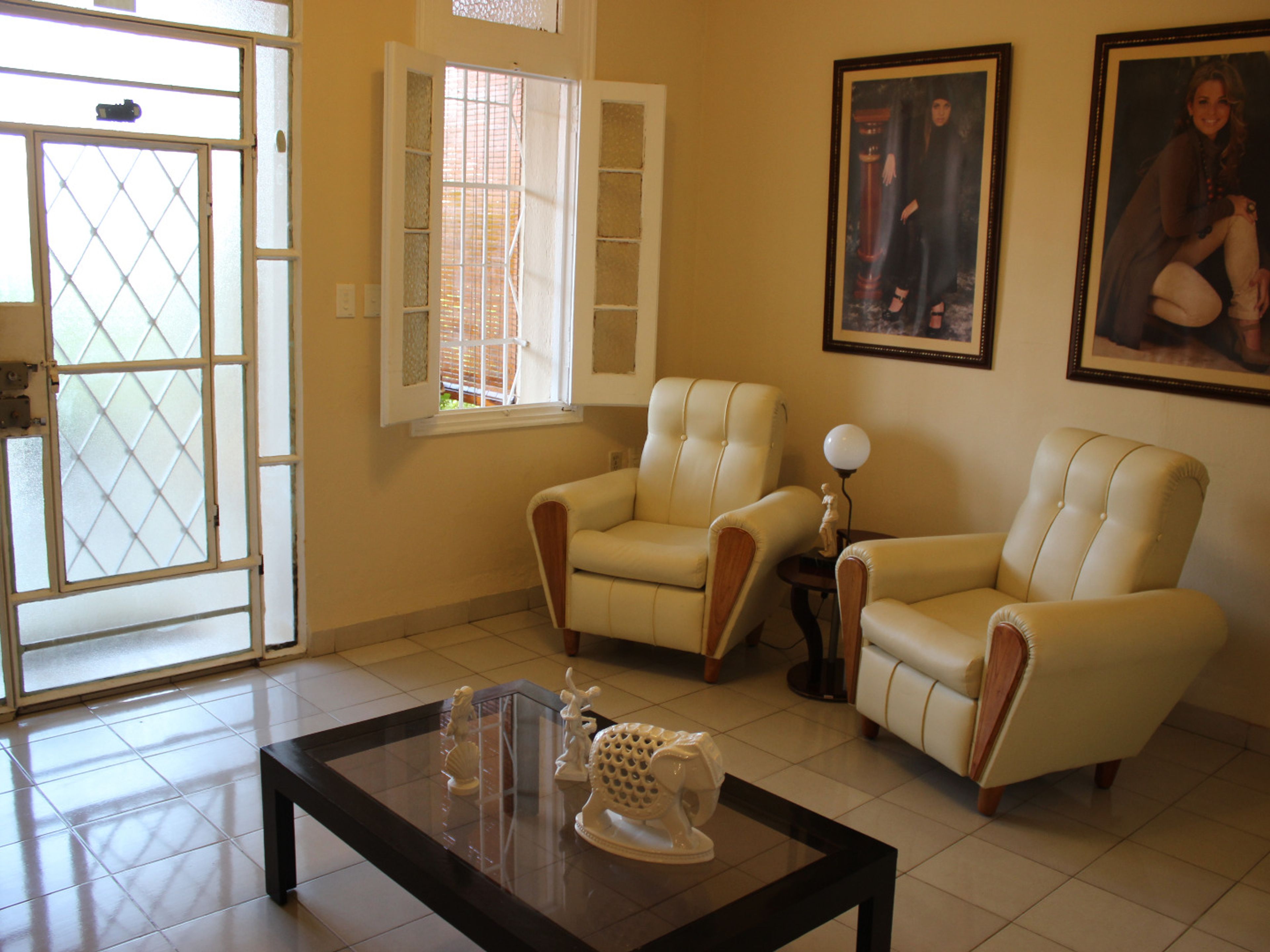 Номера Мануэля и Аниа, CALLE 11 No. 107House's living room