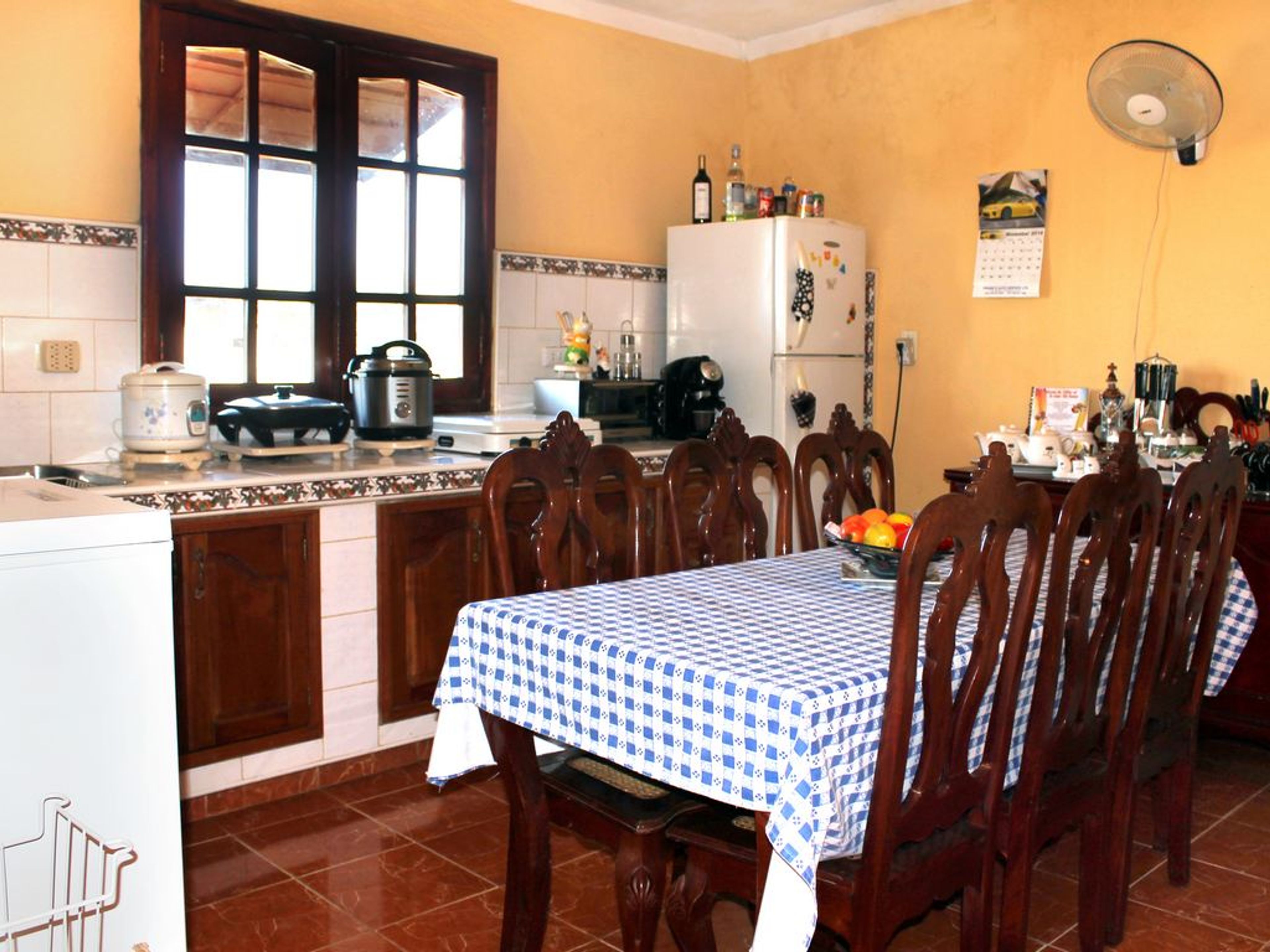 Hostal Liuban & Georbis, CALLE A No. 39-BHouse's kitchen and dining room
