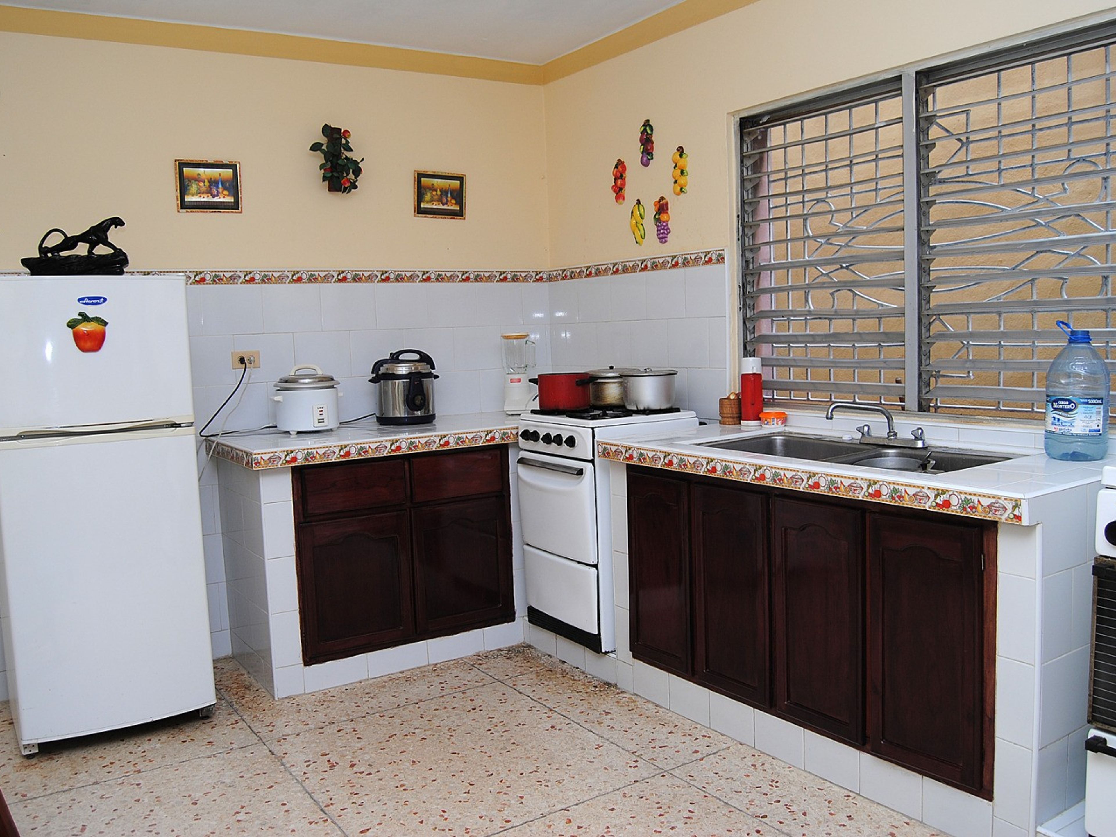 Casa Osmaida, CARLOS MANUEL, No. 811House kitchen view