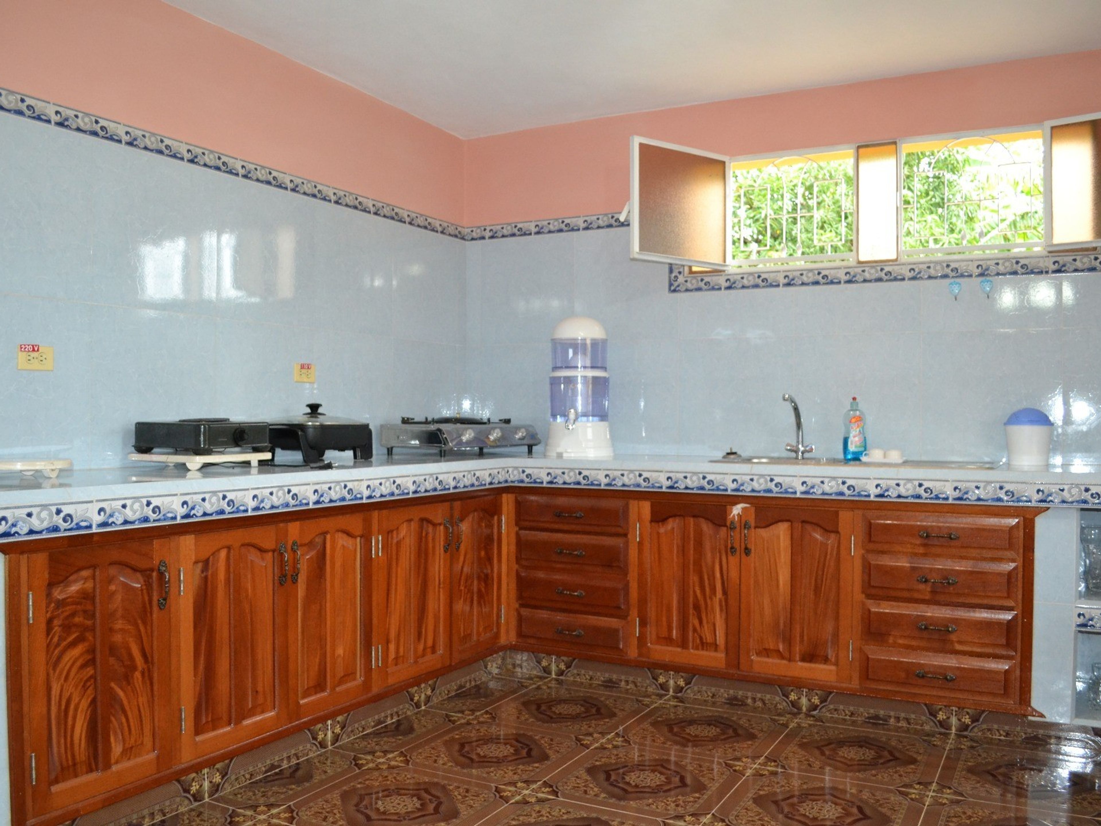 Дом El Carretero, LAS MARAVILLAS, No. 21House kitchen view