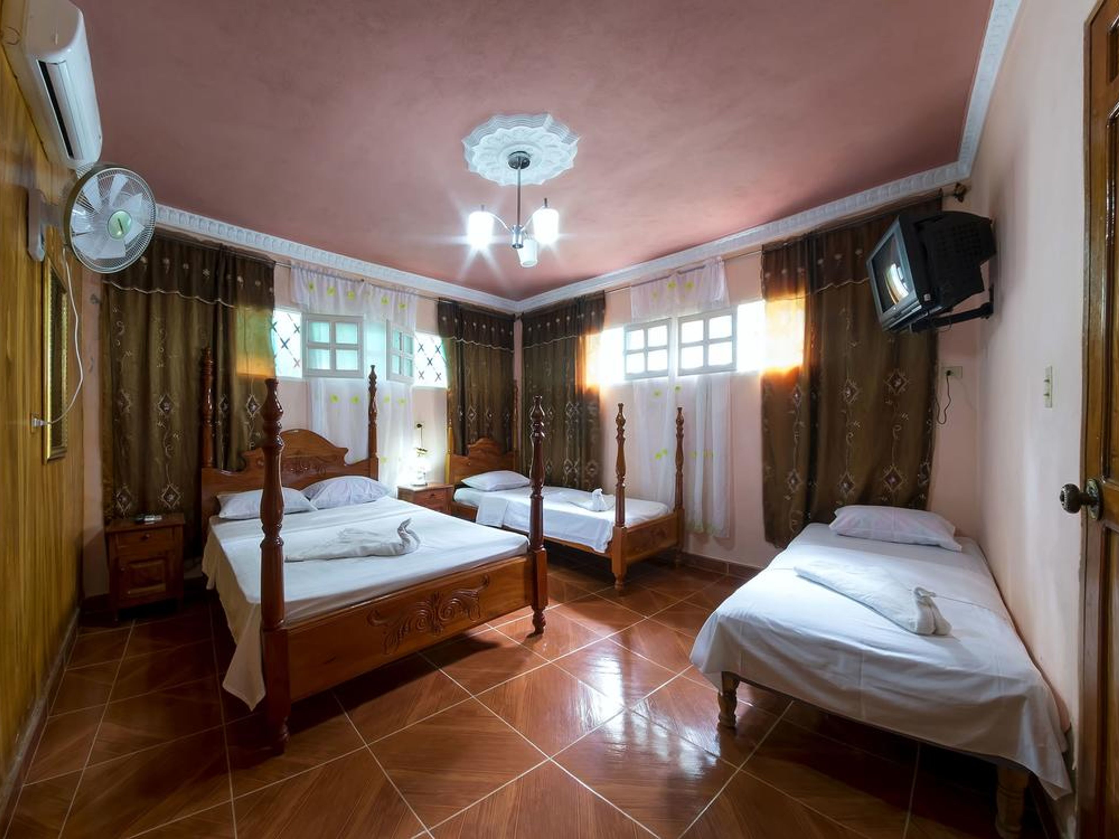 Hostal Julio y Chachi, REAL, No. 17-BStandard room