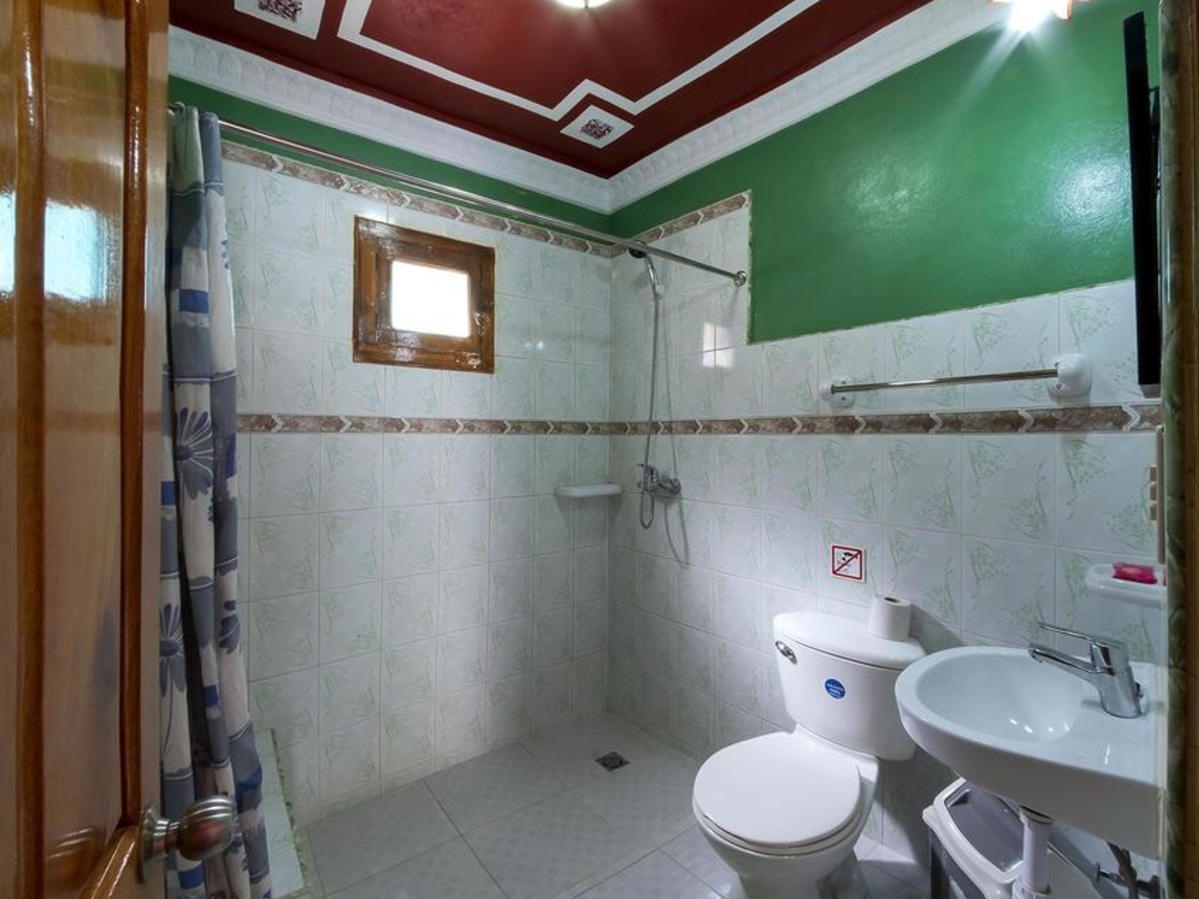Hostal Julio y Chachi, REAL, No. 17-BBathroom´s view