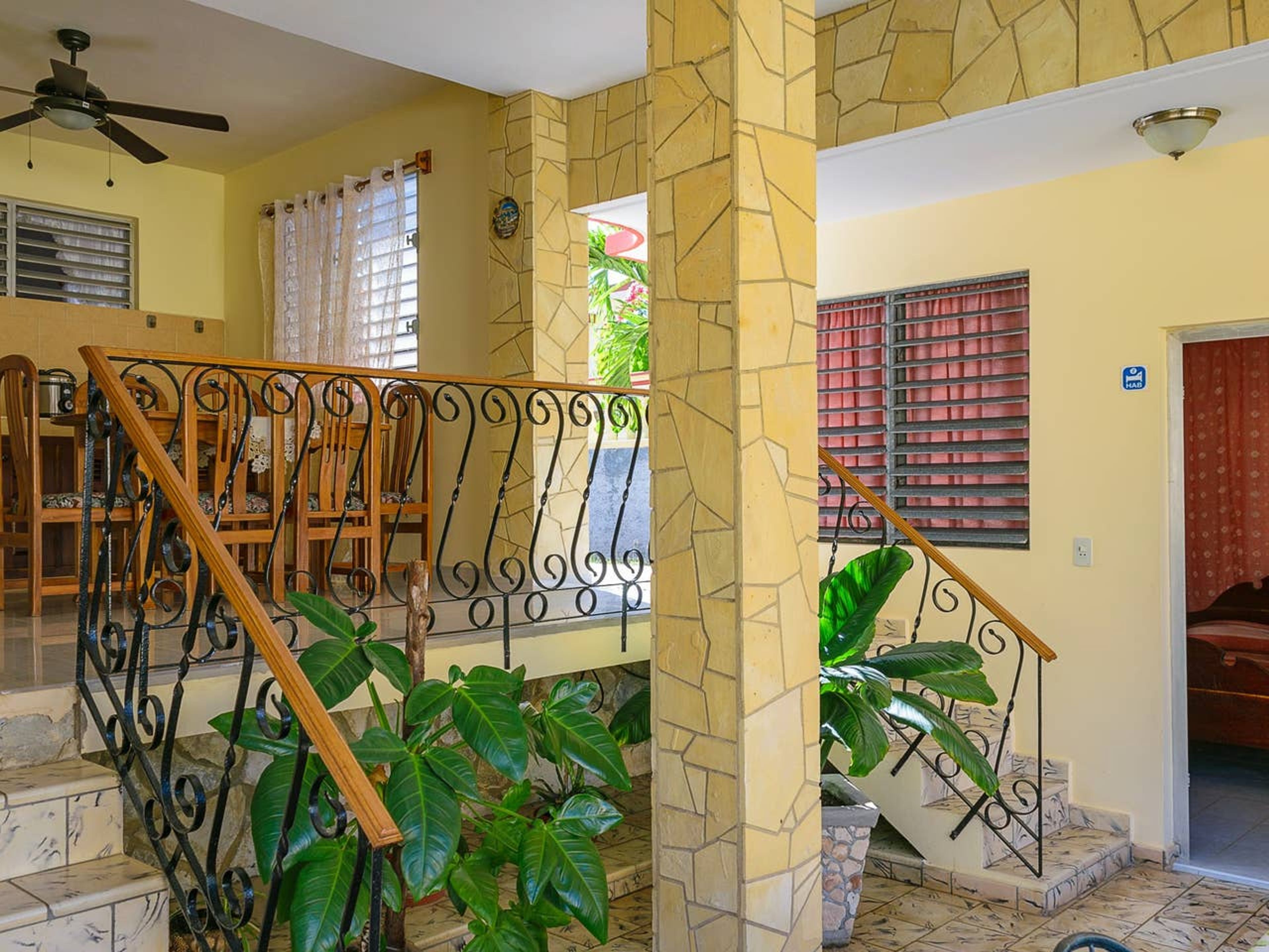 B&B La Family, PLAYA GIRON - House´s dining room