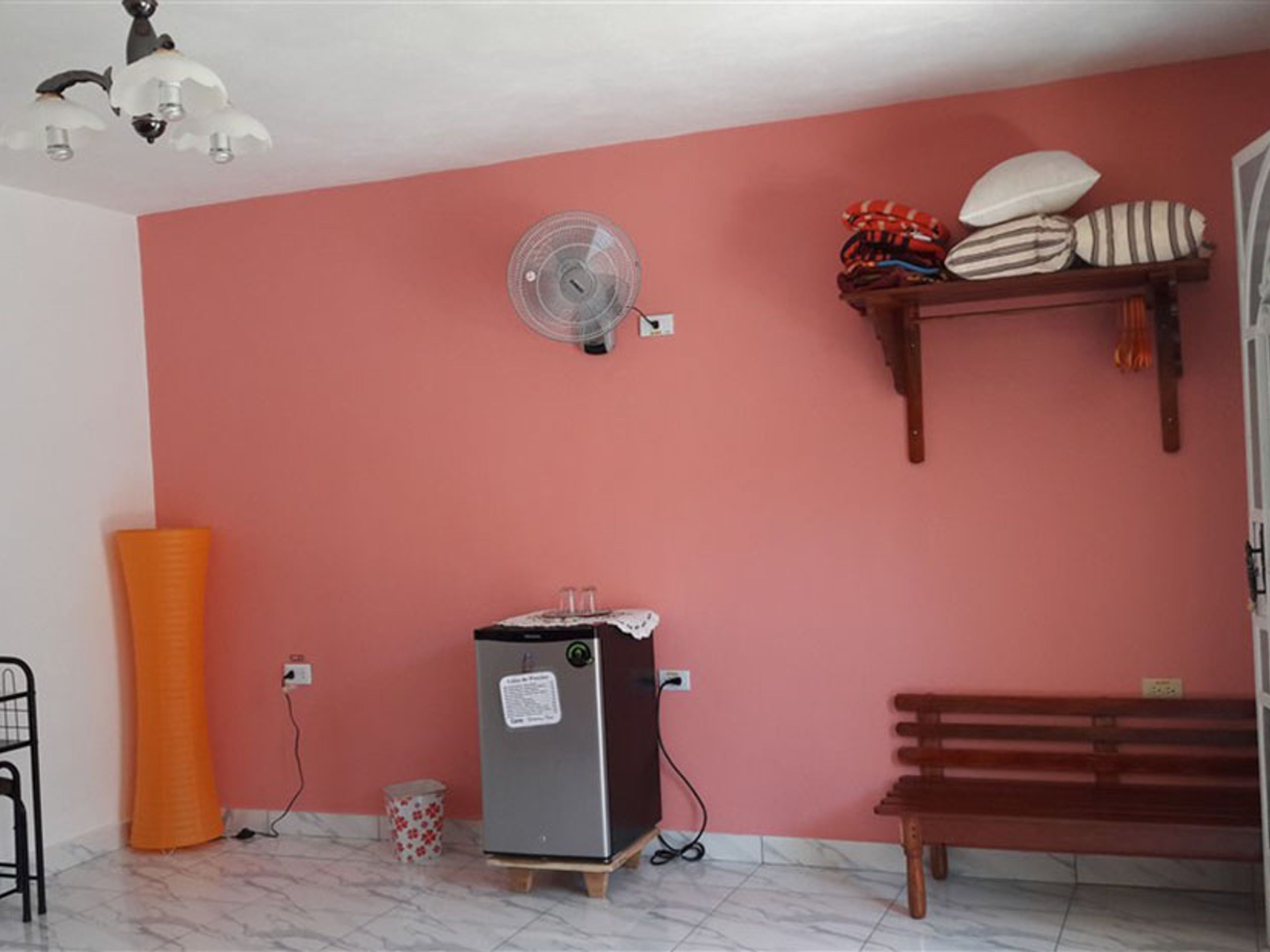 Casa Yolanda y Tomás, CAMILO CIENFUEGOS, No. 52Room's details