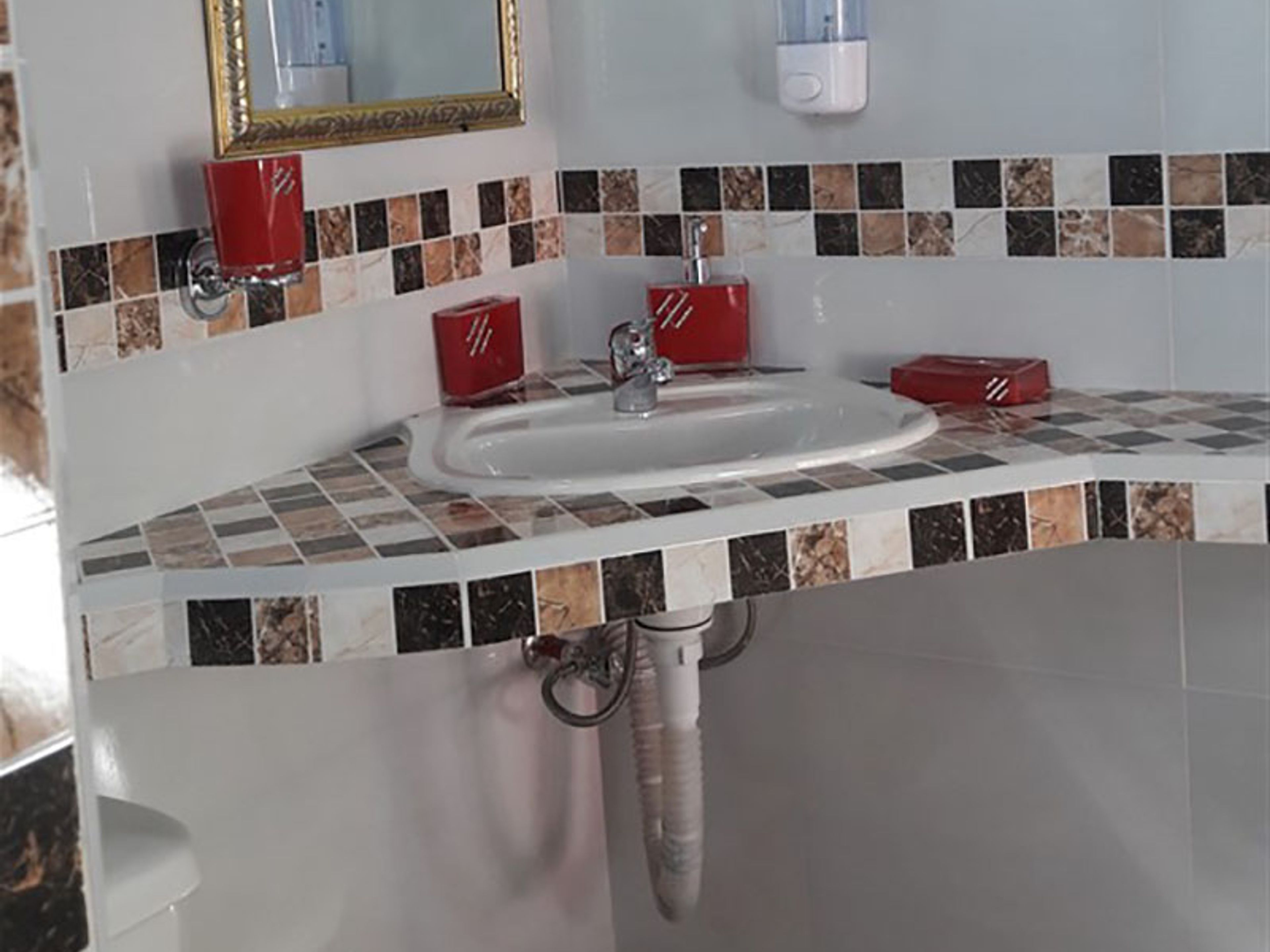 Casa Yolanda y Tomás, CAMILO CIENFUEGOS, No. 52 - Bathroom's 1 view