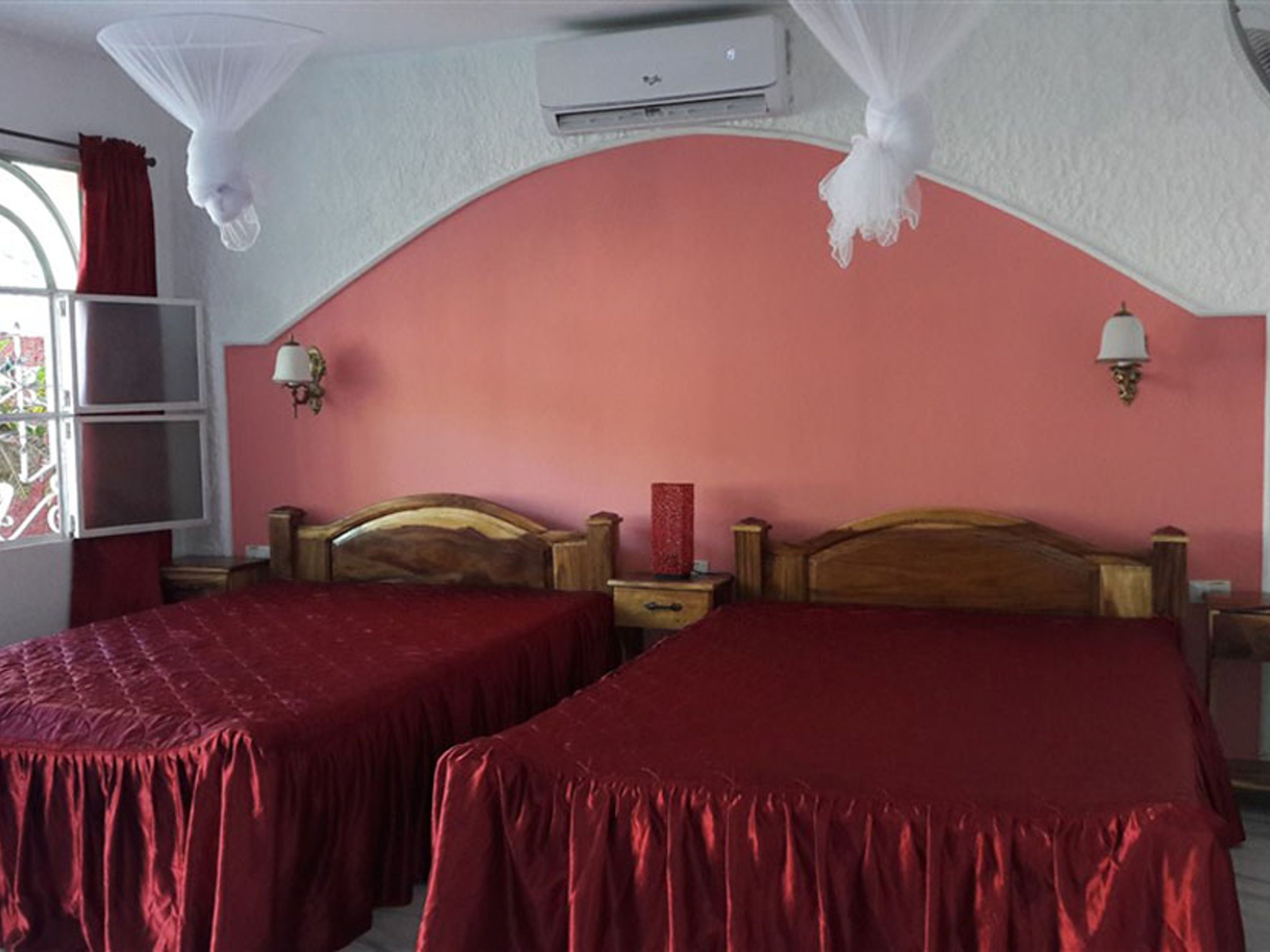 Casa Yolanda y Tomás, CAMILO CIENFUEGOS, No. 52Superior standard room