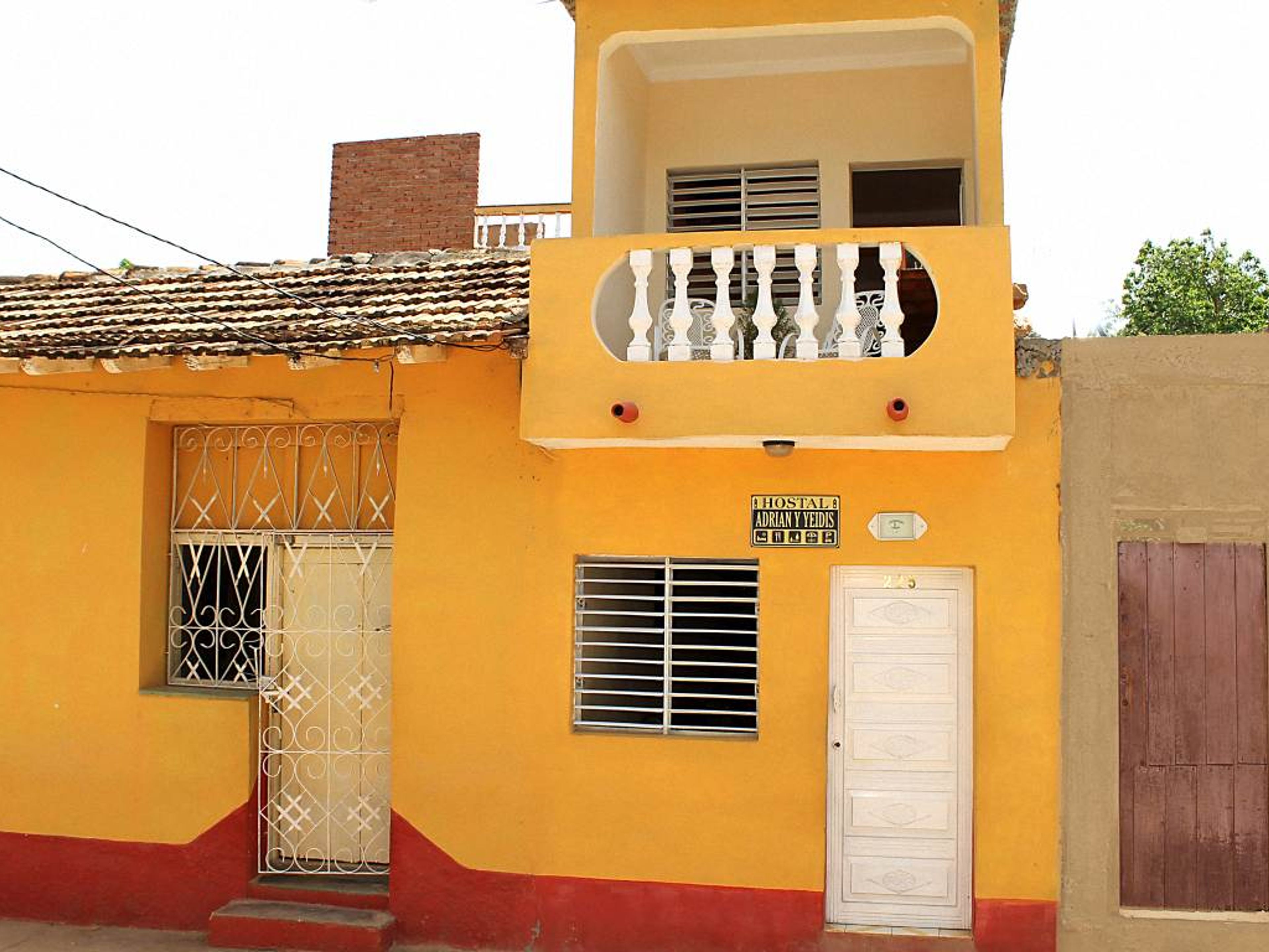 Hostal Adrian y Yeidis, CRUZ VERDE (Clemente Pereira), No. 225