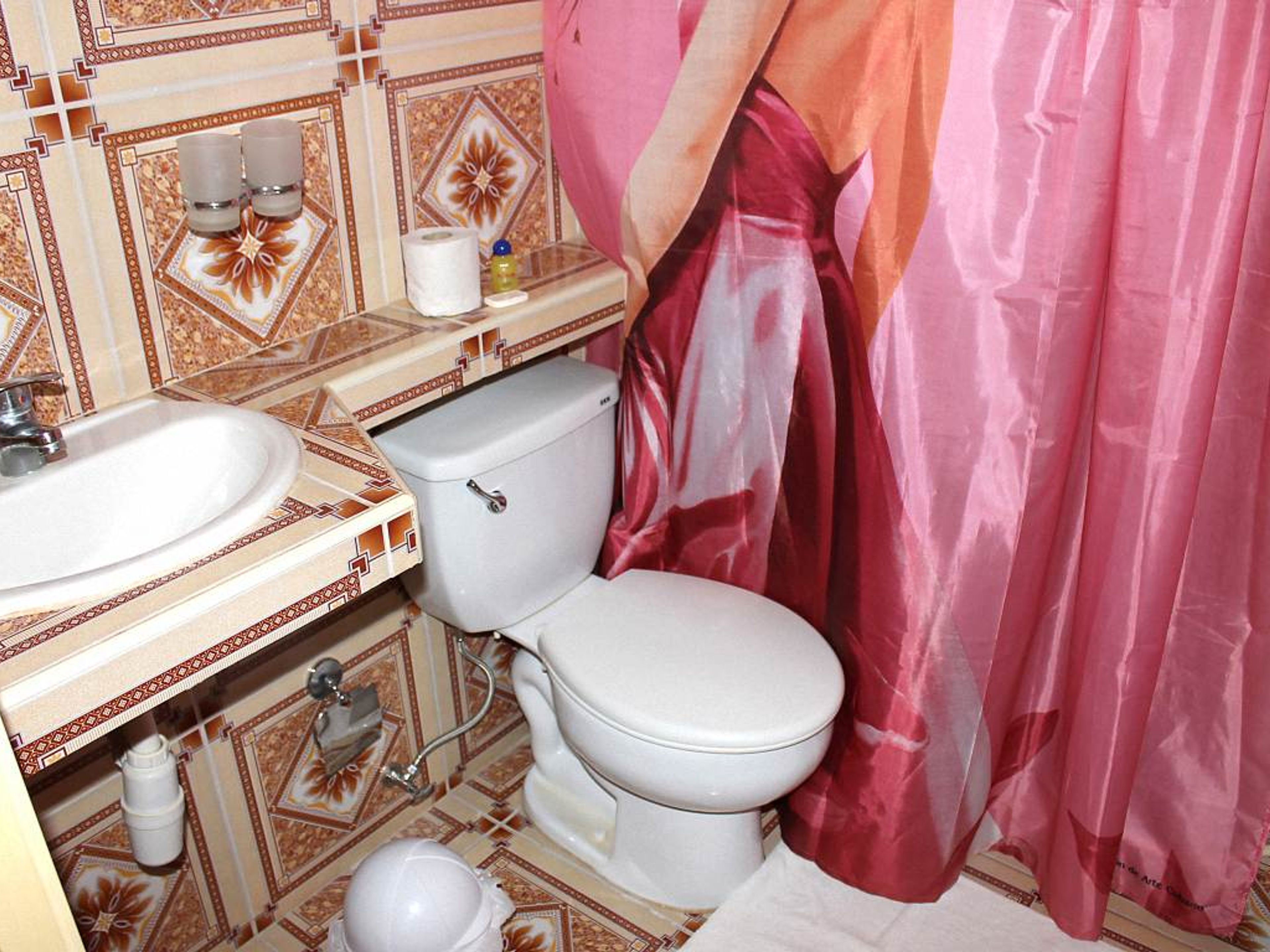 Hostal Adrian y Yeidis, CRUZ VERDE (Clemente Pereira), No. 225 - Bathroom's view