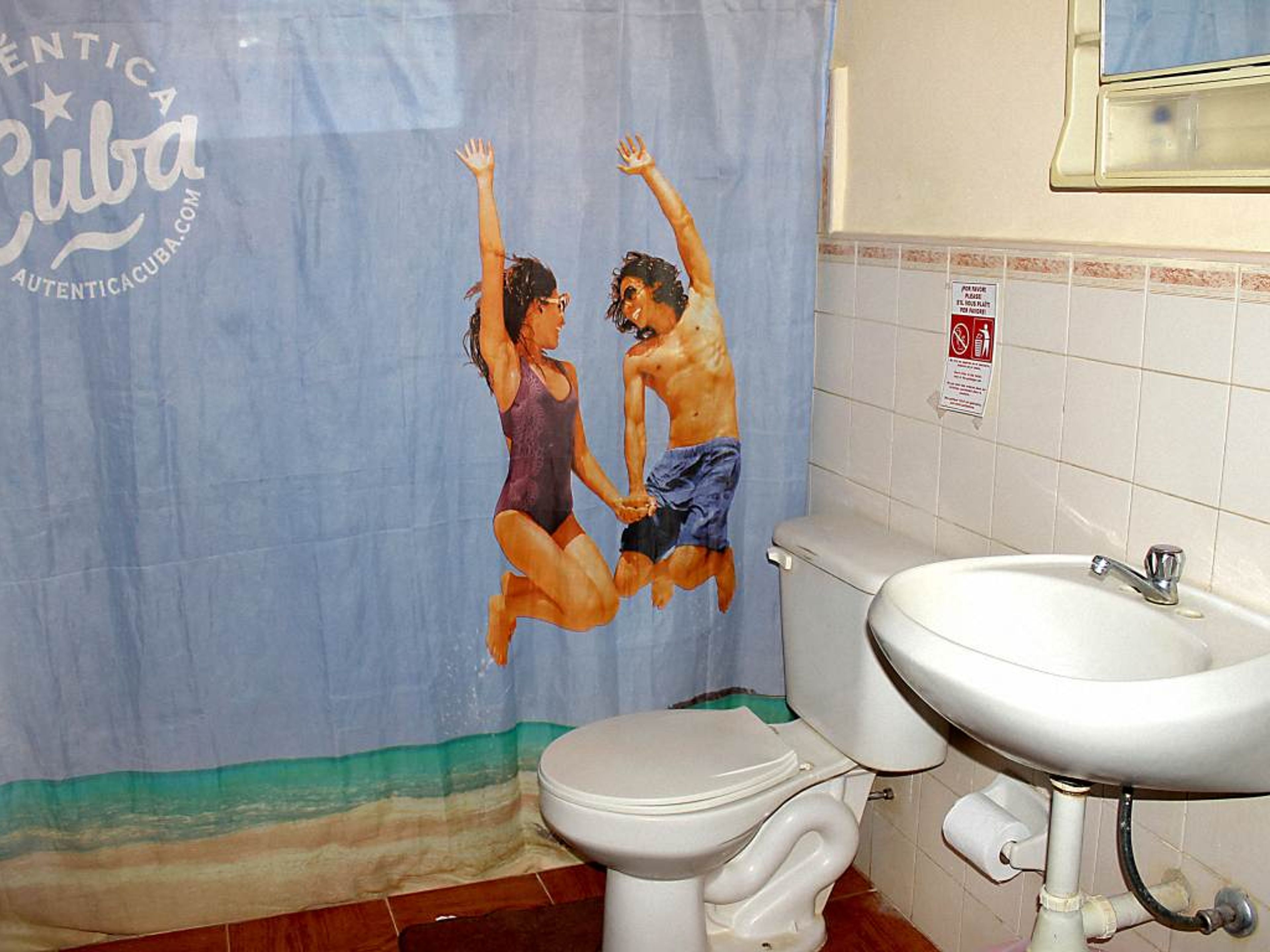 Hostal Montelier y Ileana, FAUSTO PELAYO ALONSO (Chanzoneta), No. 271 - Bathroom's view