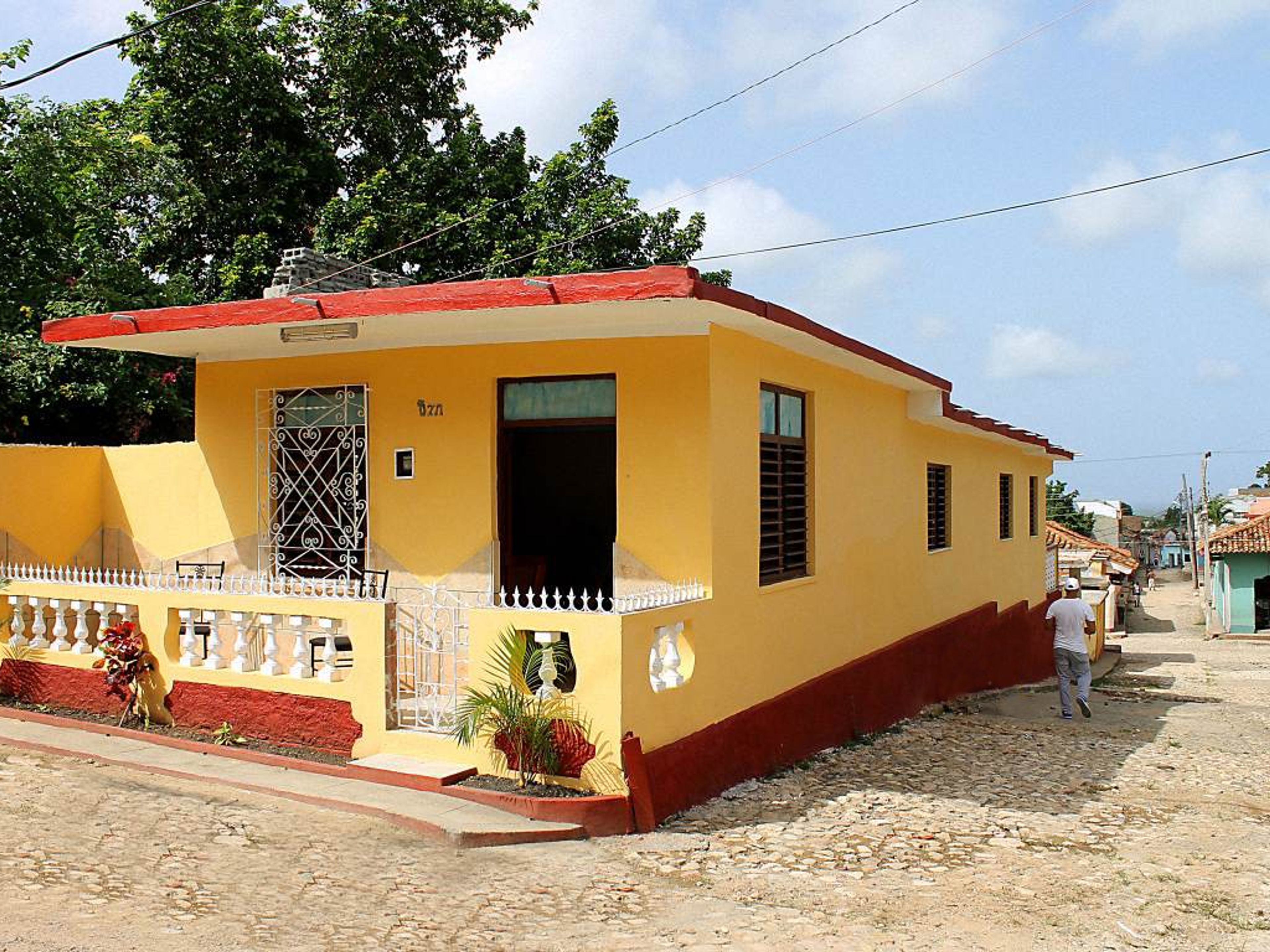 Hostal Montelier y Ileana, FAUSTO PELAYO ALONSO (Chanzoneta), No. 271