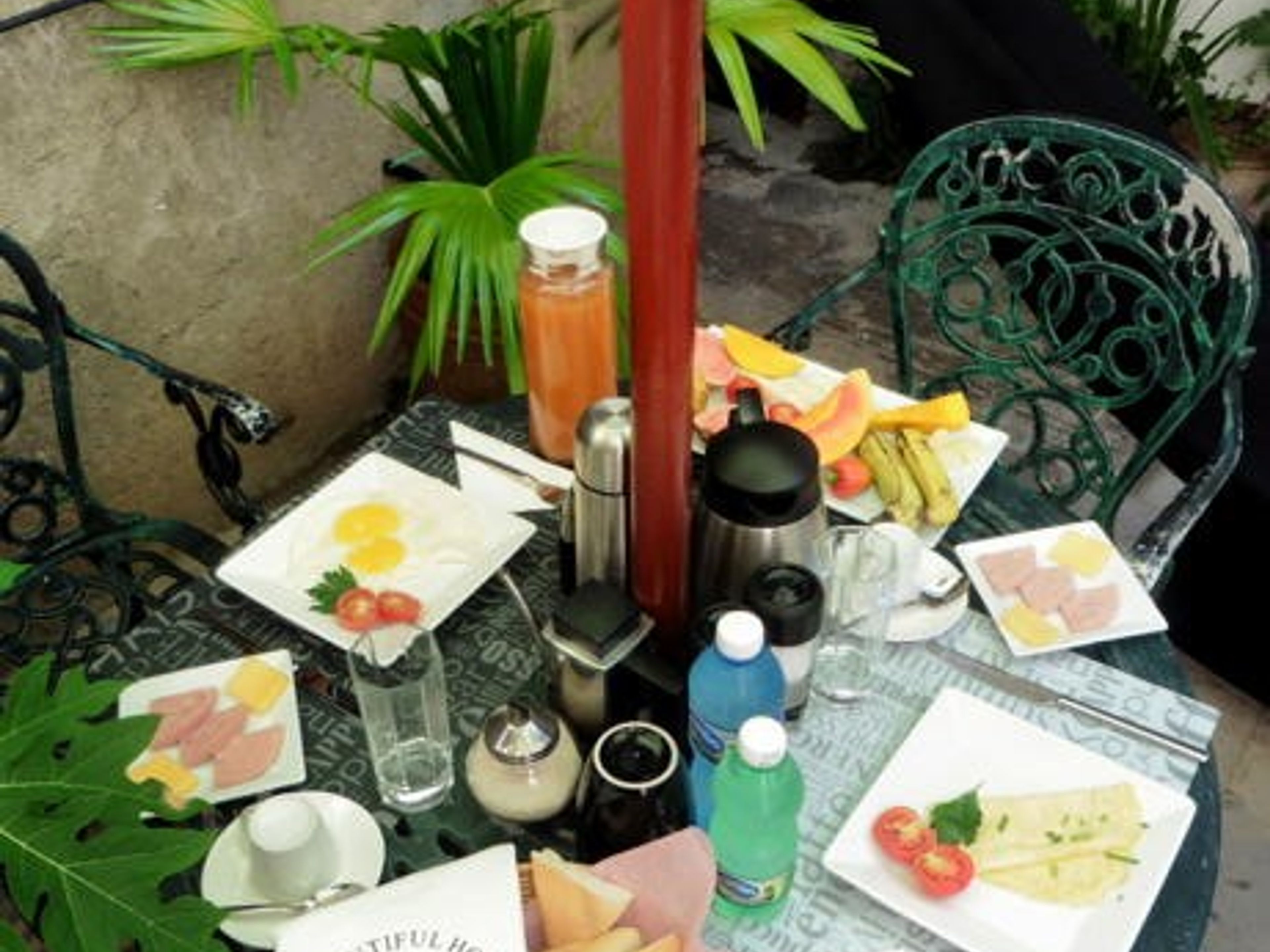 Casa Nara, MACEO, No. 115Breakfast services at the house
