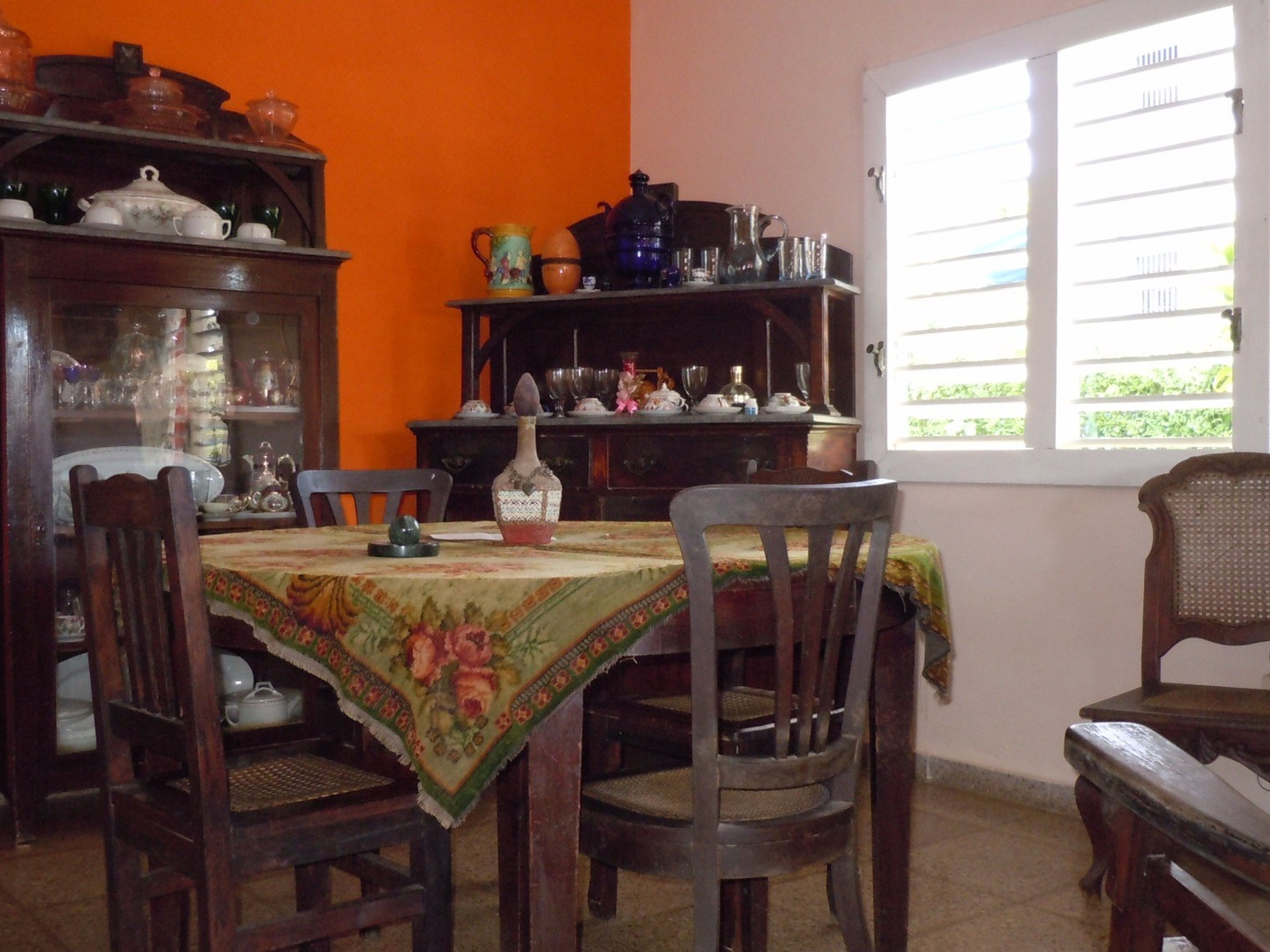 Casa Dra. María Luisa, SALVADOR CISNERO, No. 142House dinning room