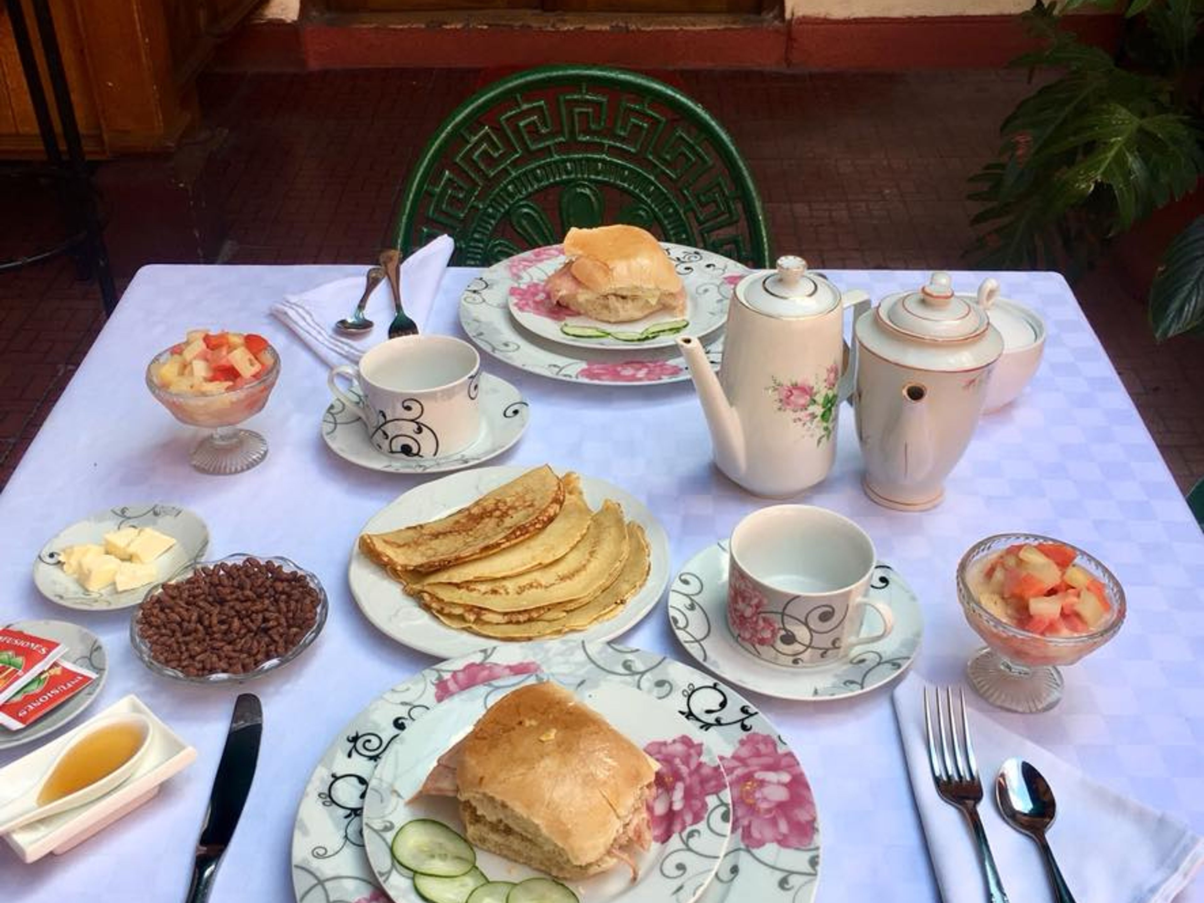 Hostal Chez Vous, CARRETERA CENTRAL, No. 187Breakfast services at the house