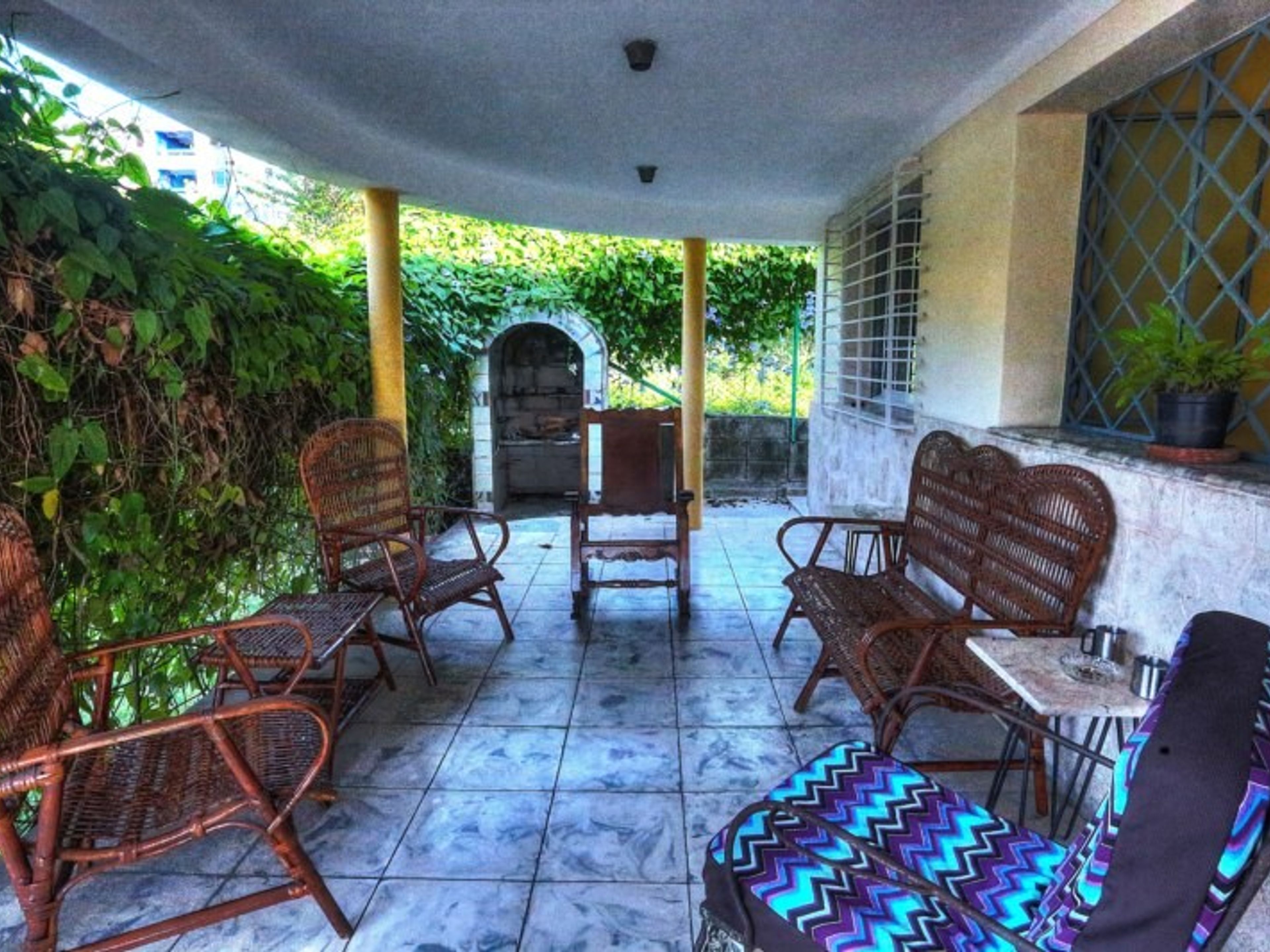 Casa Ruíz, AVENUE OF BOSQUE, No. 136House's porsche view
