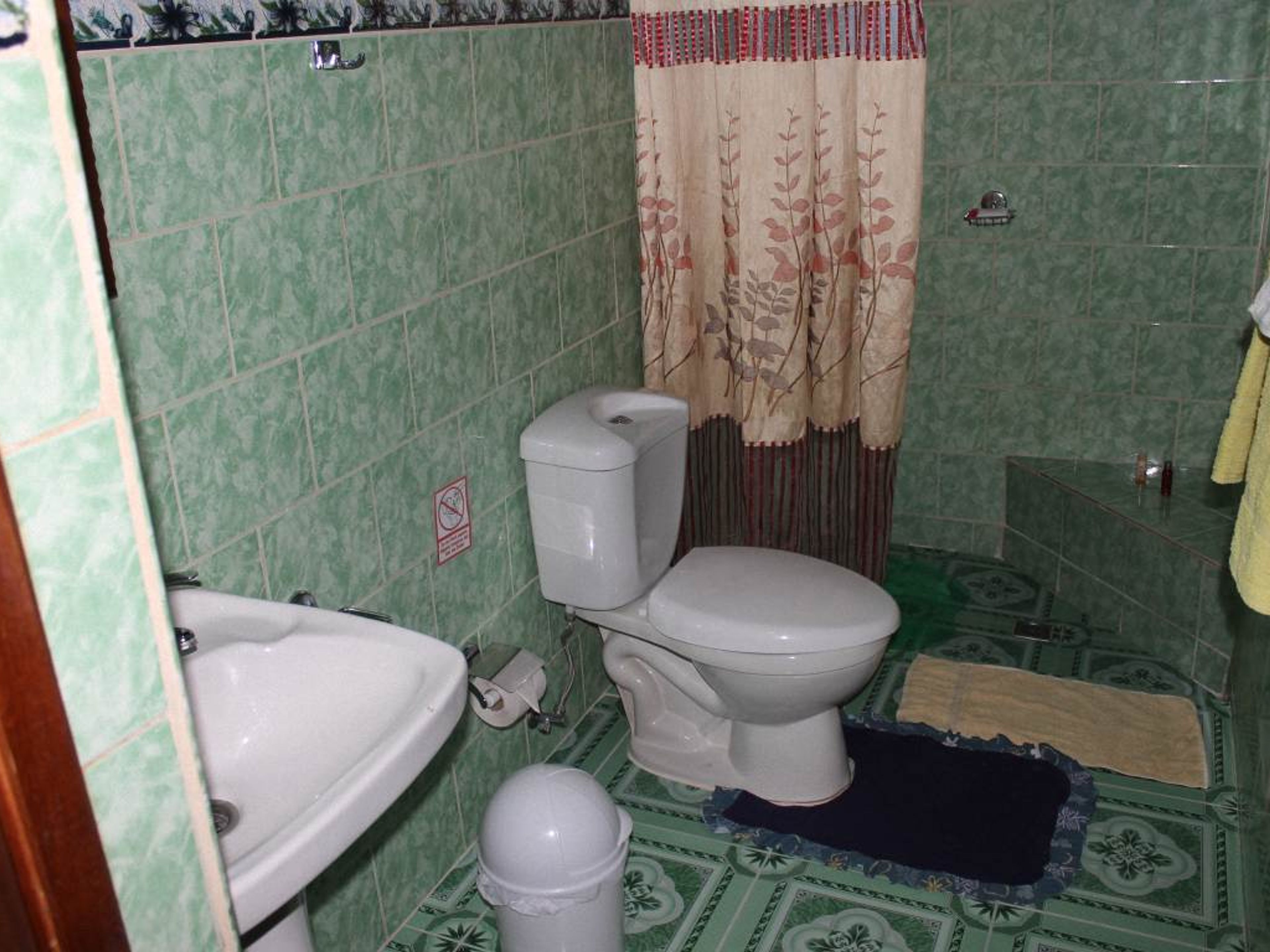Hostal Aliuska Escalante, FRANCISCO PETERSSEN (Callejón Chinchiquirá), No. 107-ABathroom's view
