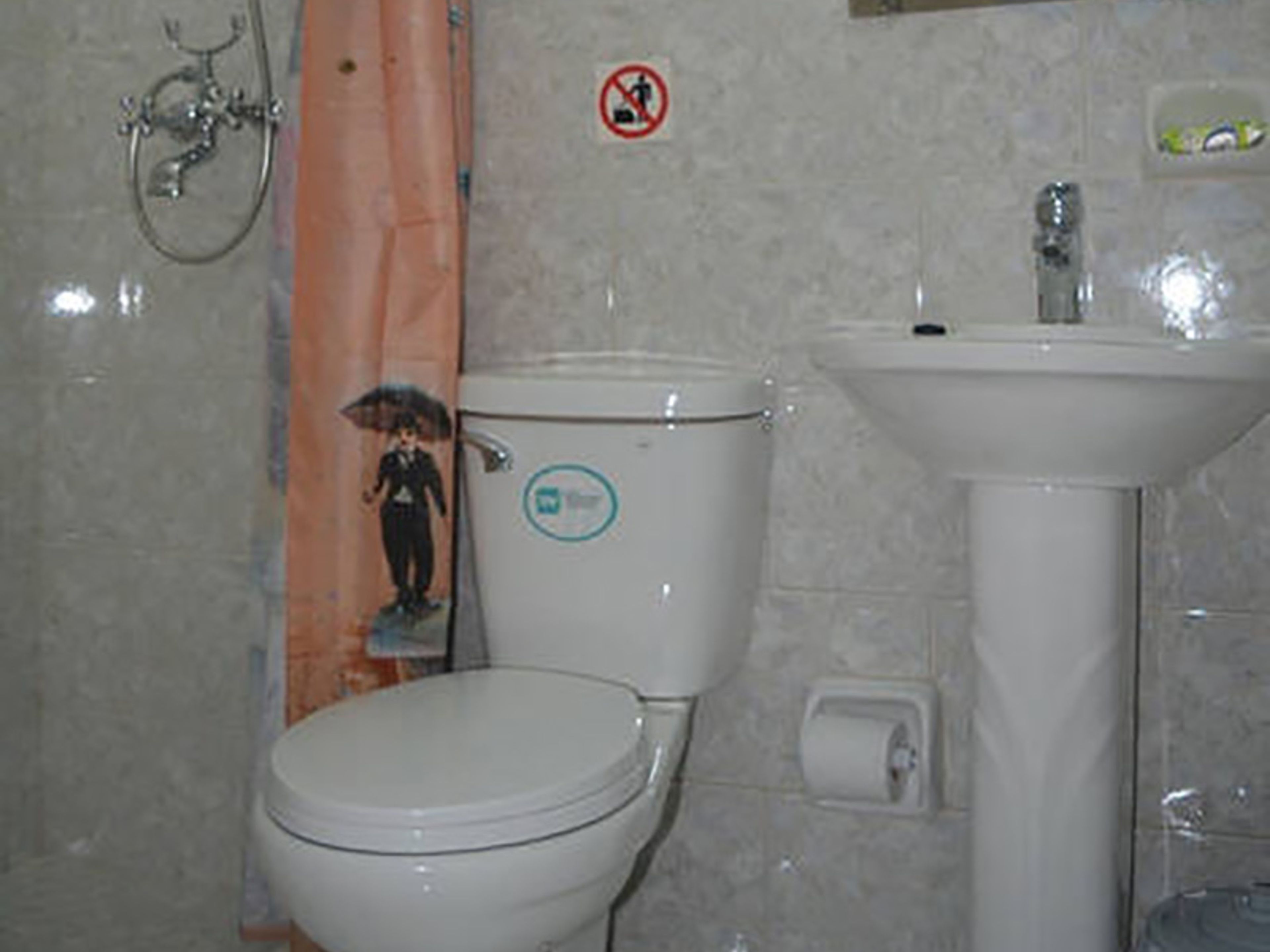 Hostal Serrano, CALLE 39, No. 5210Bathroom´s view