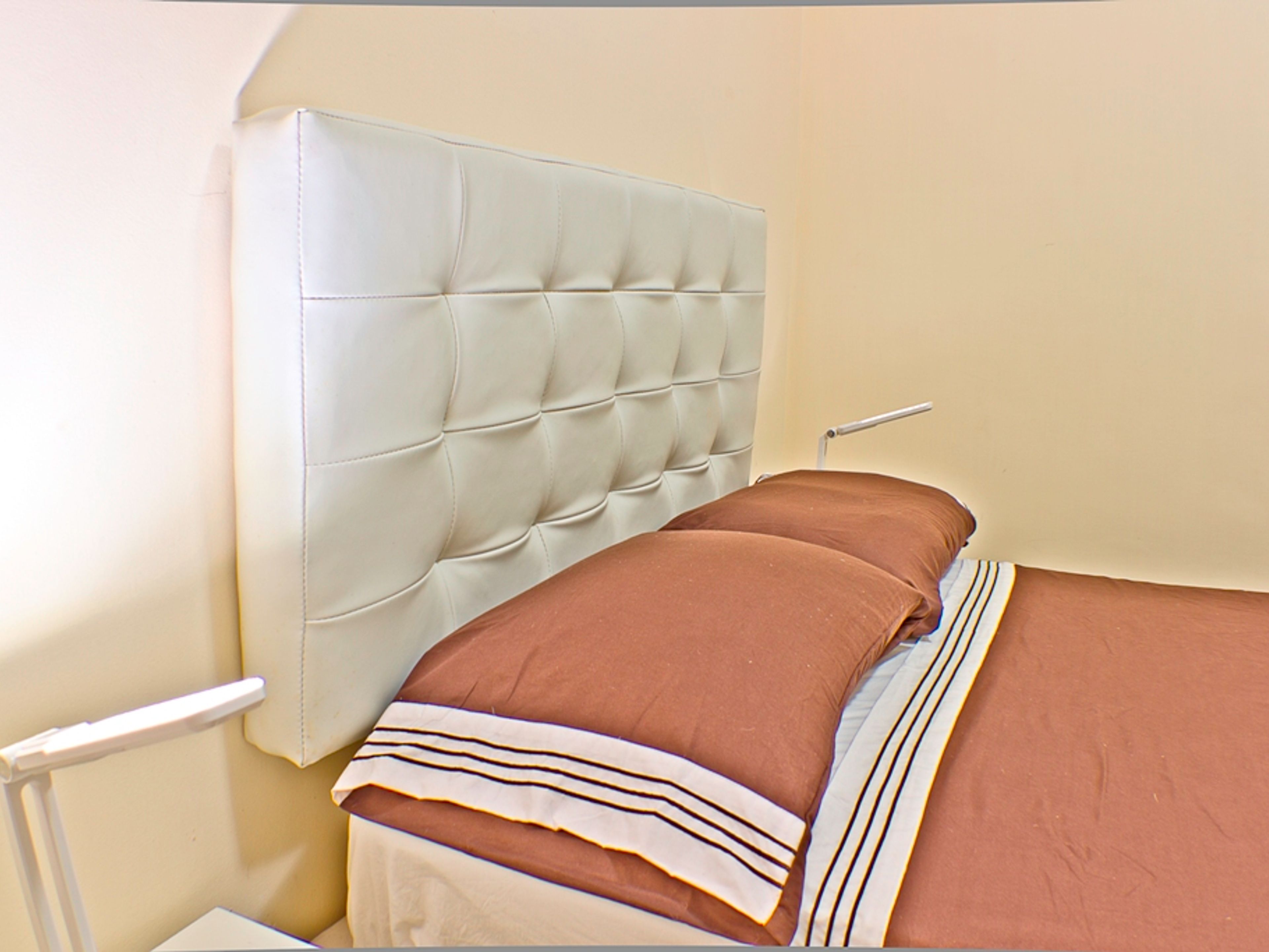 FFF Apartment (For friends & families apartment), AVE. 17, No. 403 - Standard room 3 (Third room with closet, AC (split), LED TV and hair dryer (Matrimonial Bed, smaller room)