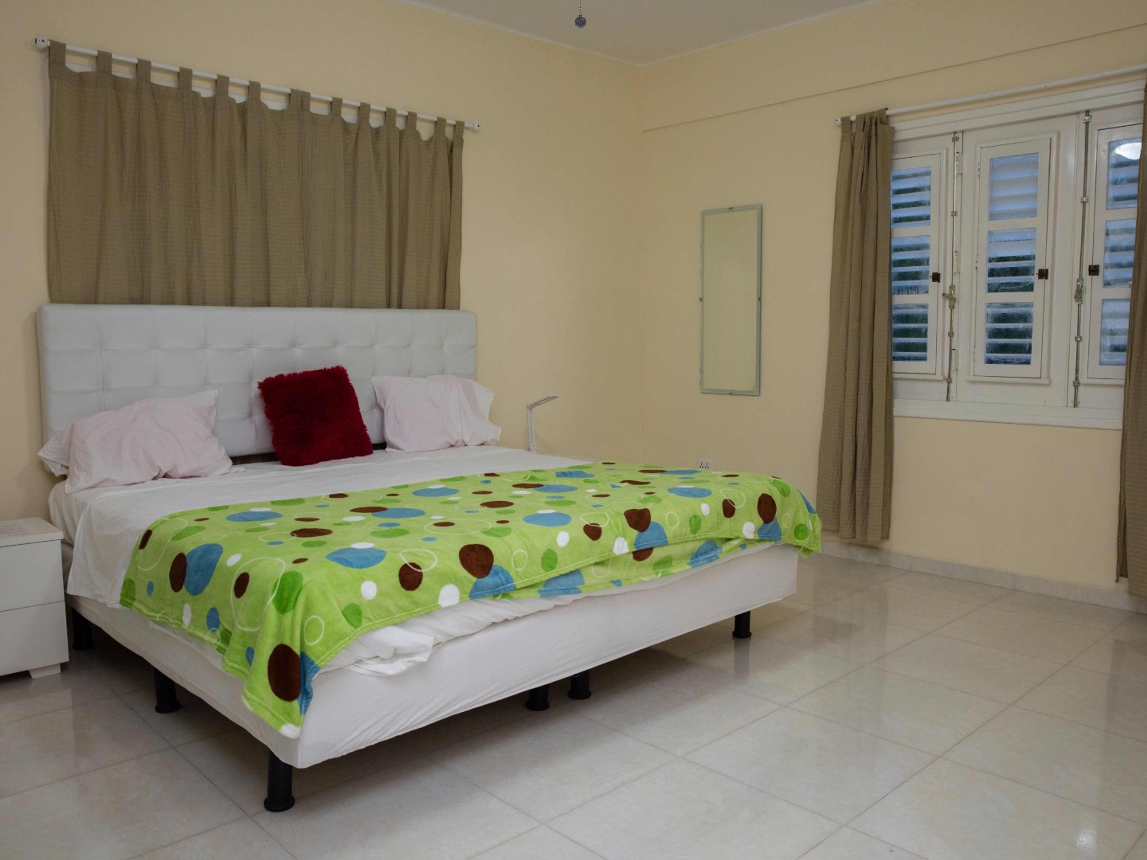 FFF Apartment (For friends & families apartment), AVE. 17, No. 403 - Standard Room 2 (Second room with city view by the window)
