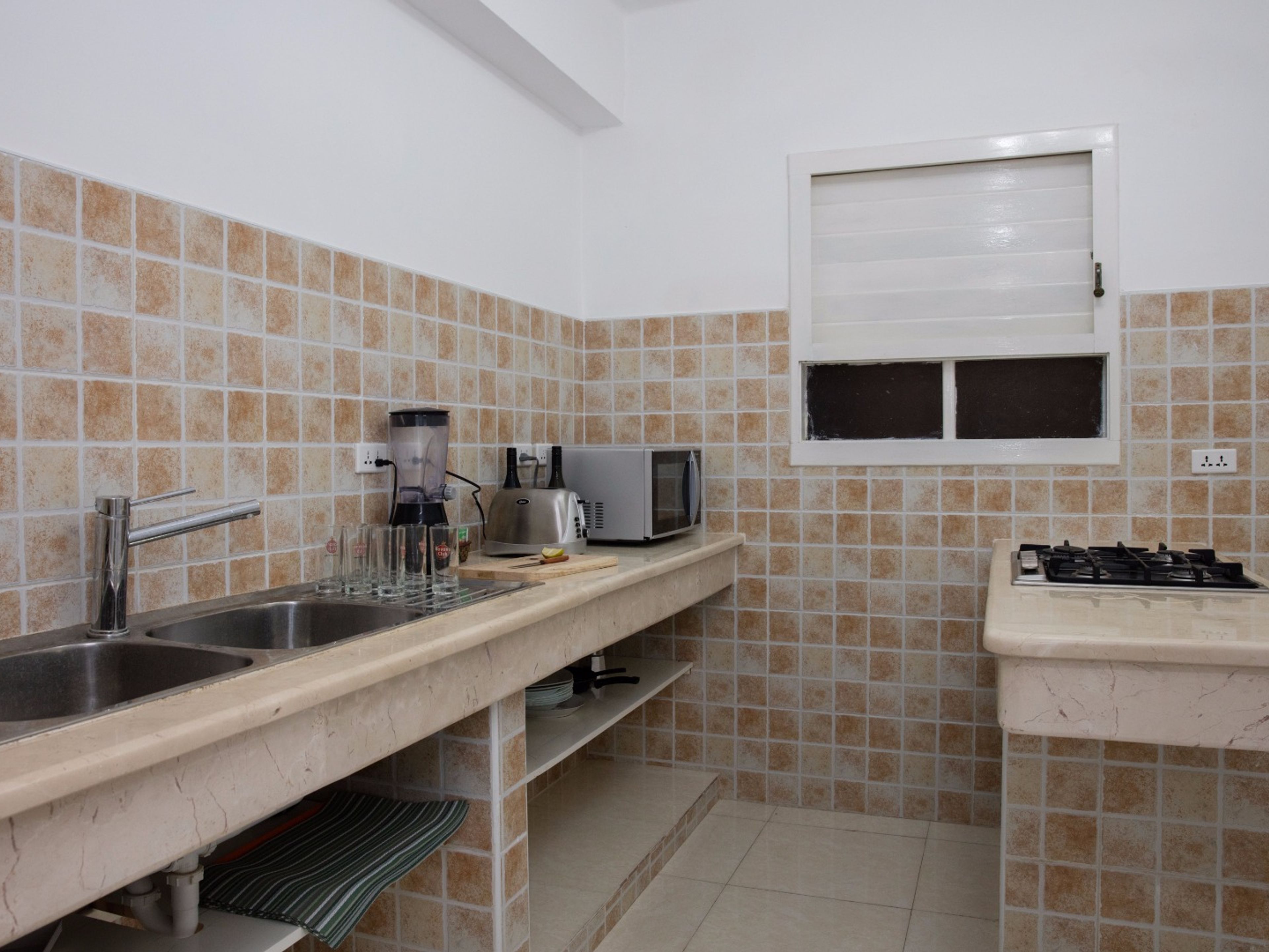 FFF Apartment (For friends & families apartment), AVE. 17, No. 403 - Apartment's Kitchen well equipped (Appliances: kitchen, fridge, microwave, mixer, toaster, etc).