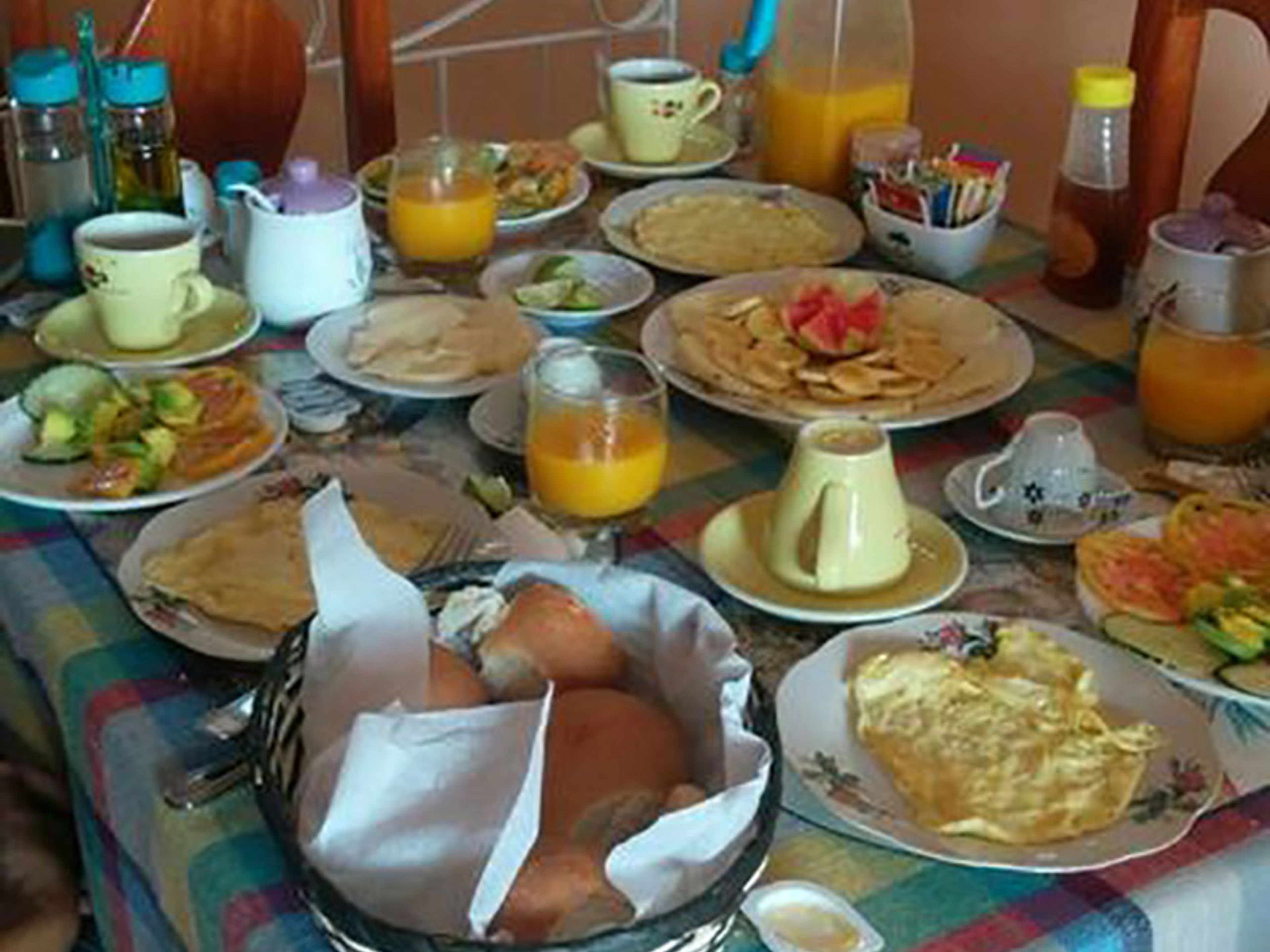 Hostal Groning, MIGUEL CALZADA (BORRELL), No. 107 - Breakfast services at the house