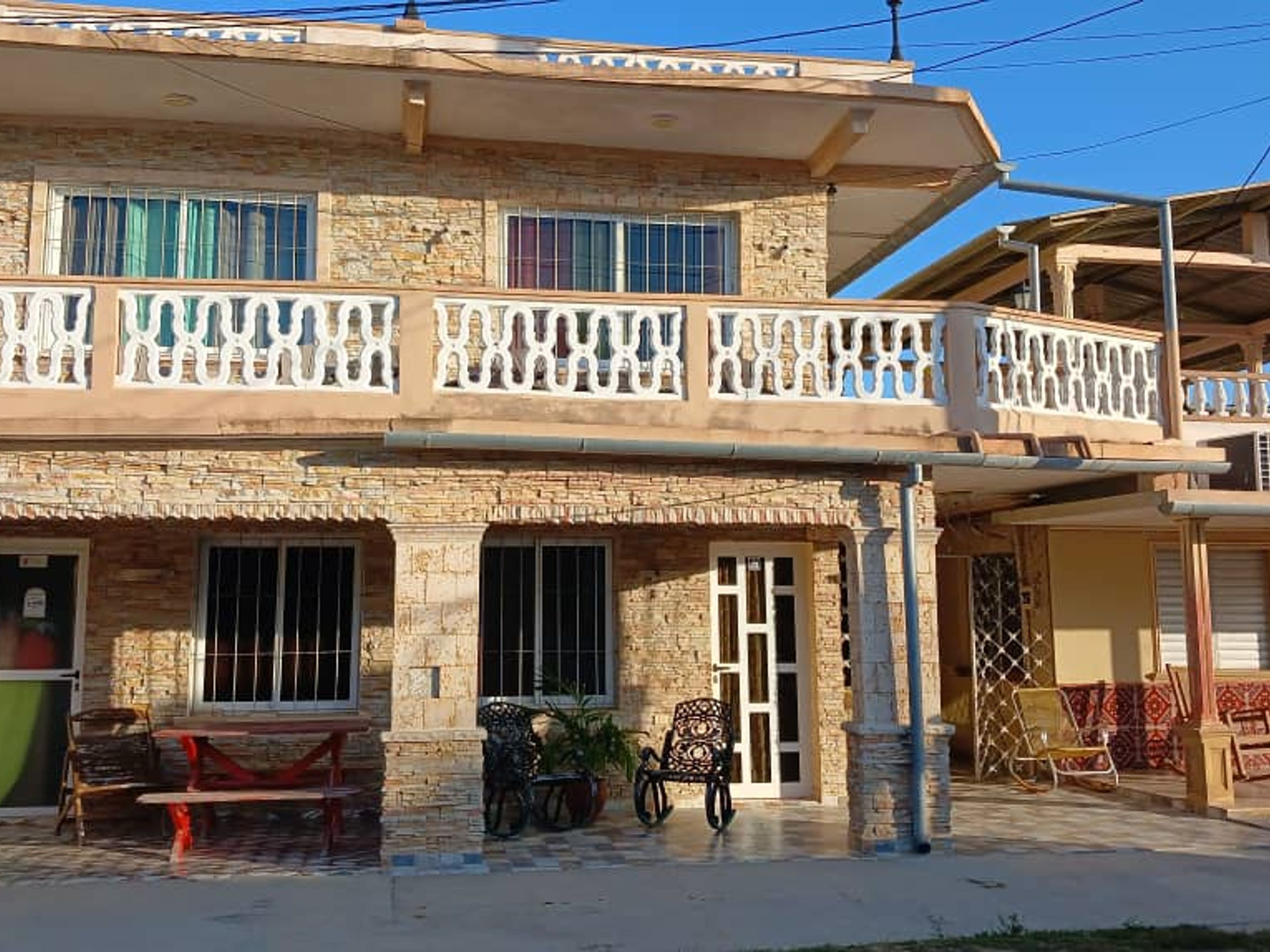 Hostal Enrique y y Dalia, CALETÓN, No. 74
