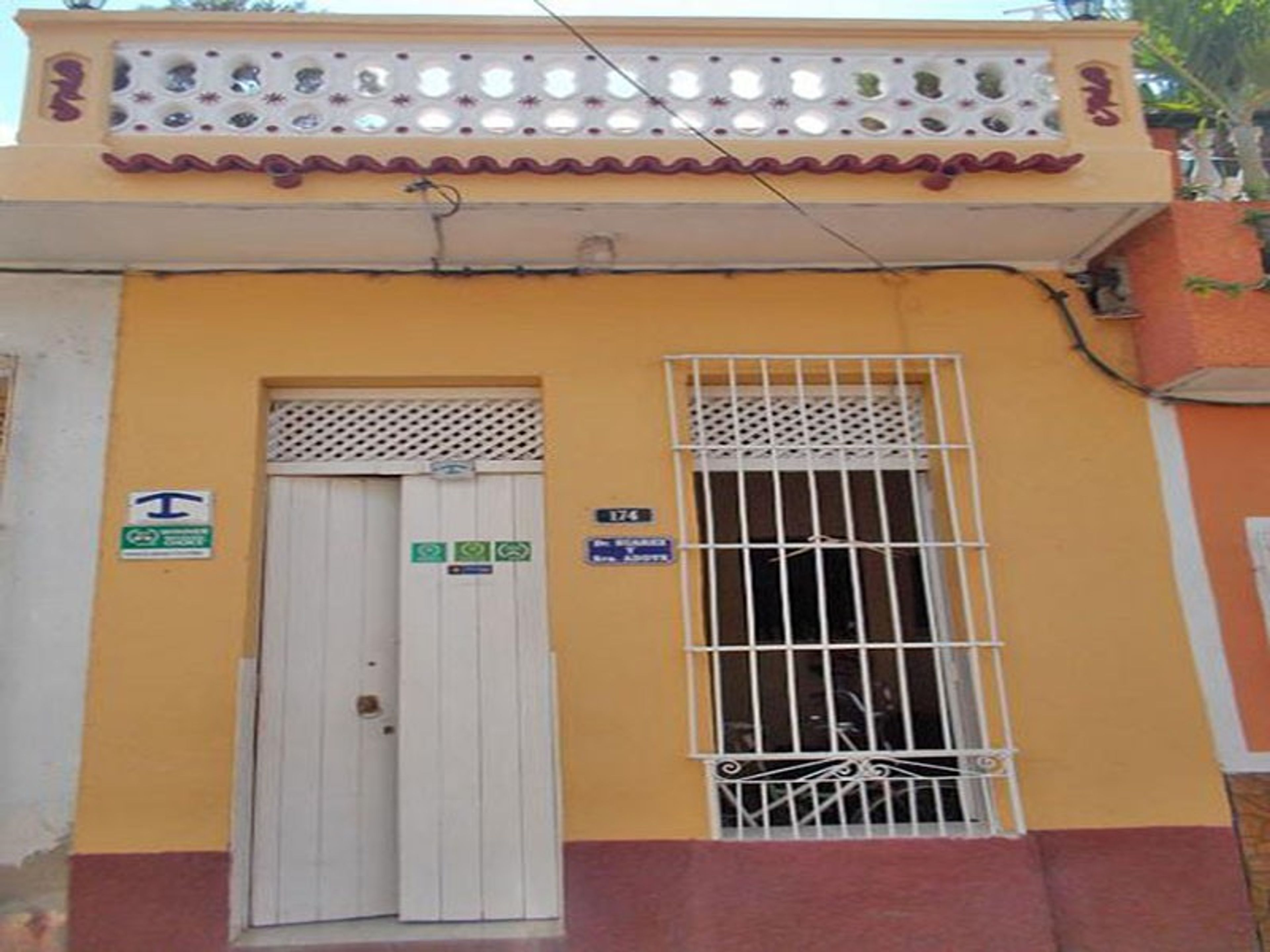 Hostal Dr. Suárez y Sra. Addys, SANTIAGO ESCOBAR, No. 174