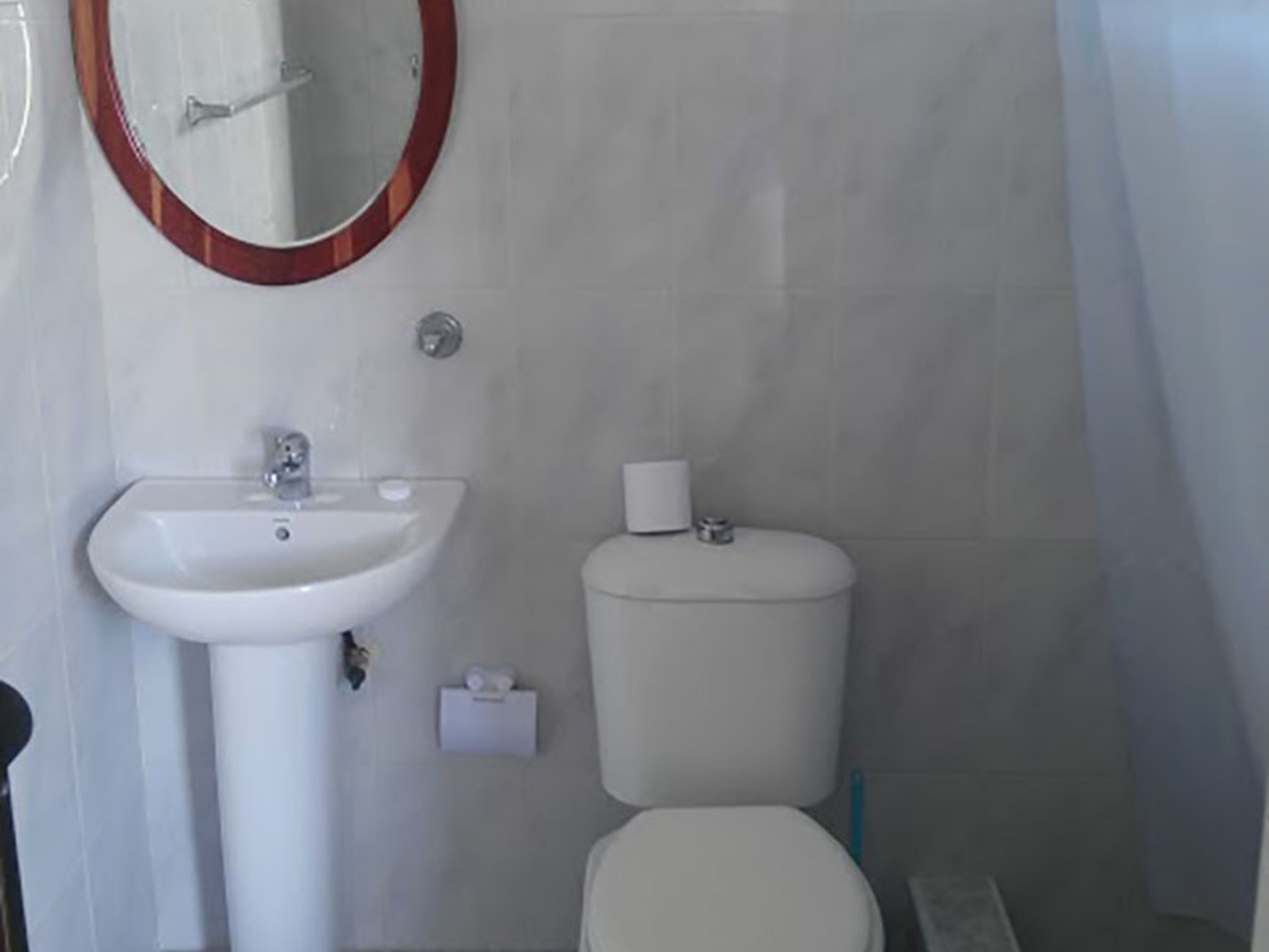 Hostal Tania & Richard, PLAYA GIRÓNBathroom´s view