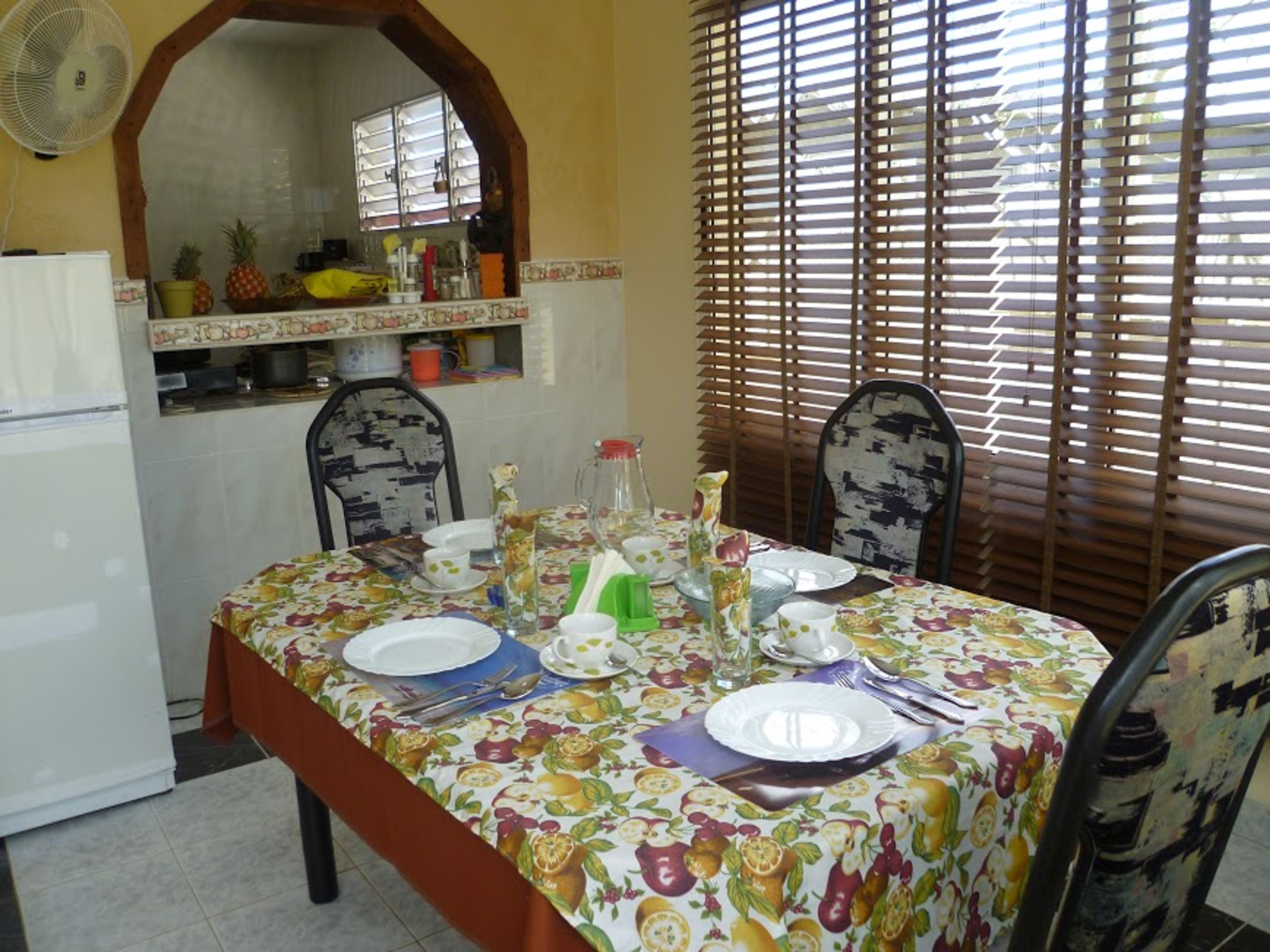 Hostal Tania & Richard, PLAYA GIRÓNHouse´s dinning room