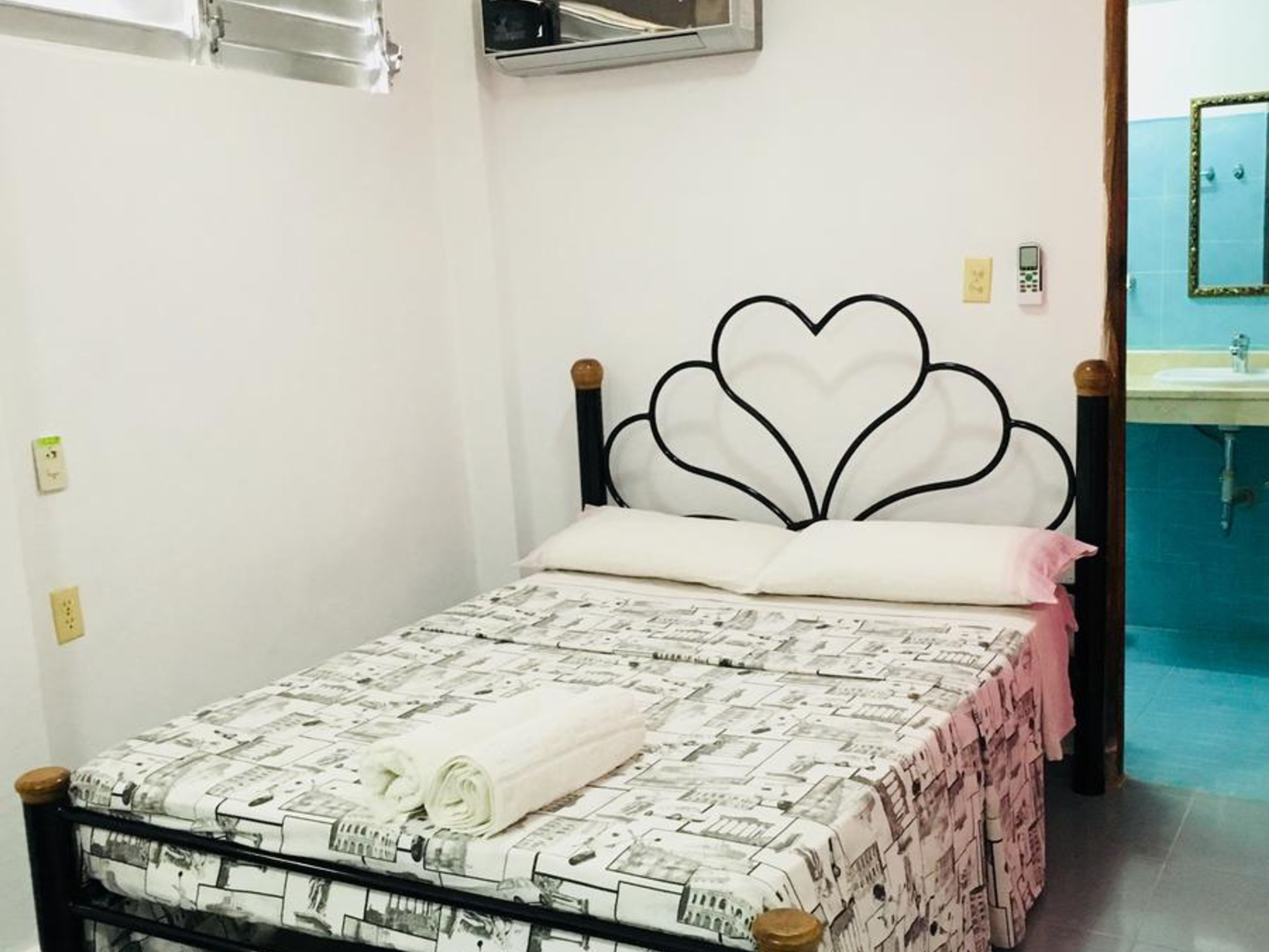 Hostal Arnulfo y Pucha, REY PELAYO, No. 129Standard room