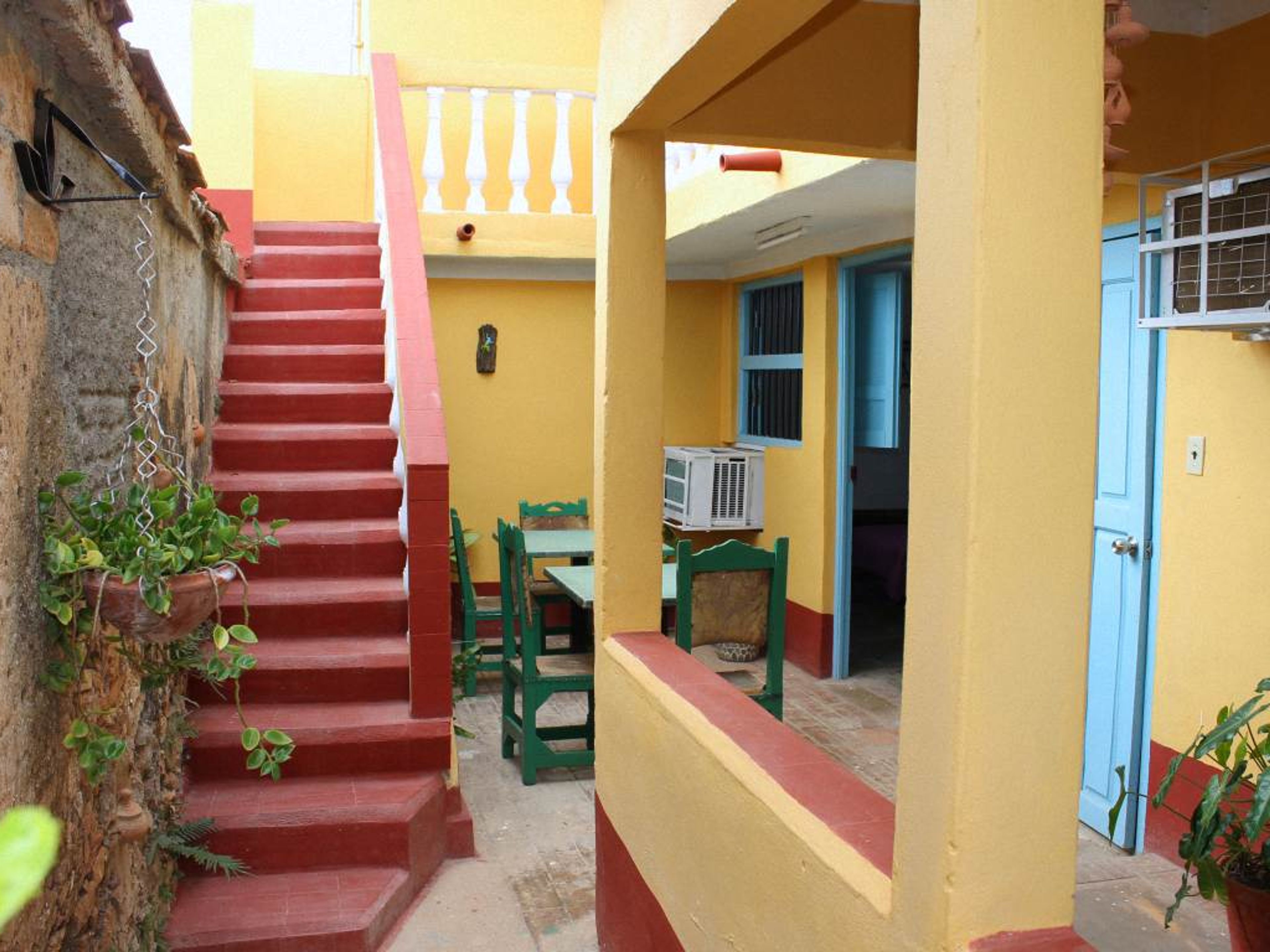 Hostal Los Ángeles de Ochun, CALLEJÓN DE LOS REMEDIOS, No. 3House's inside patio view