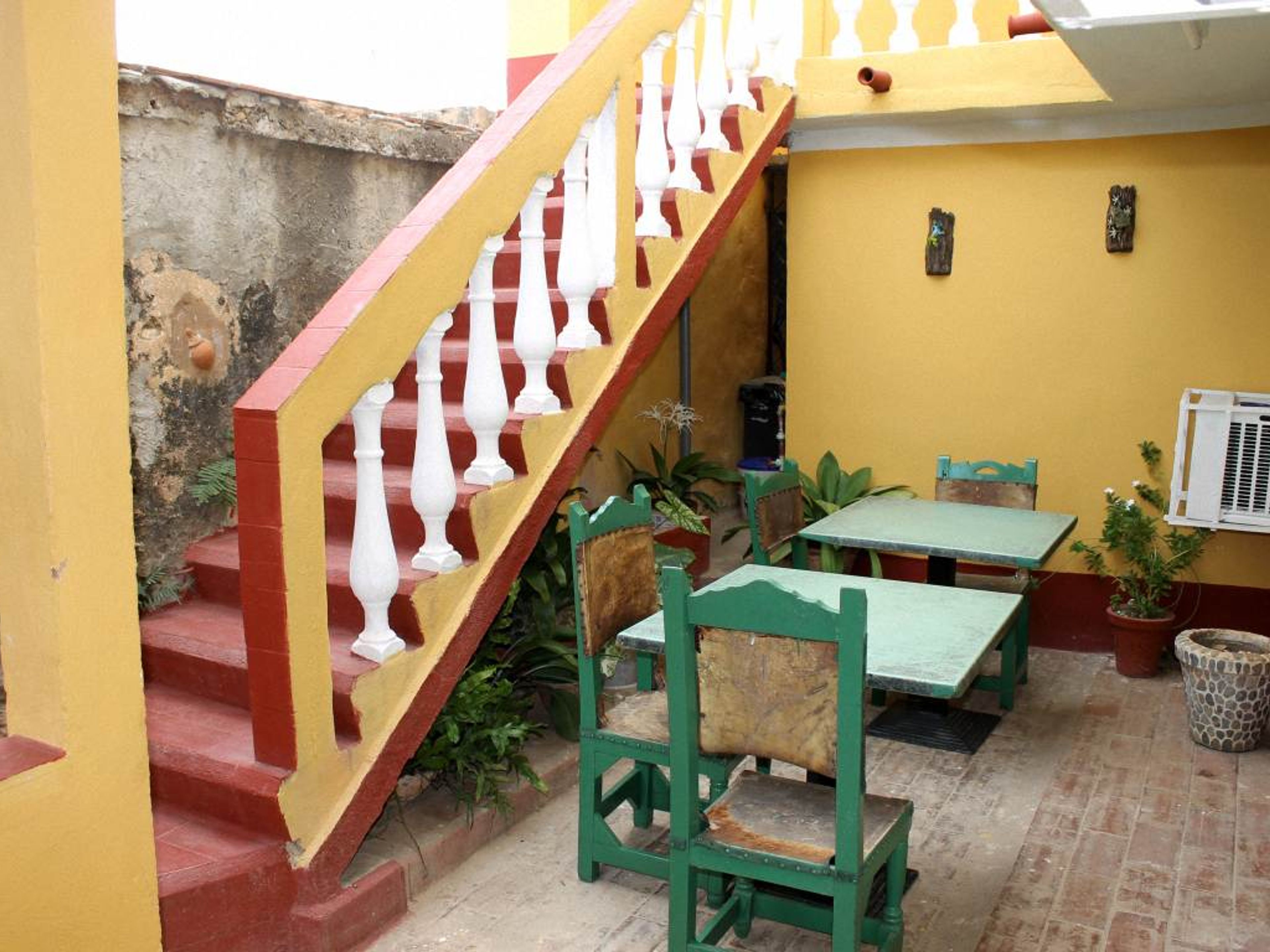 Hostal Los Ángeles de Ochun, CALLEJÓN DE LOS REMEDIOS, No. 3 - House's inside patio view