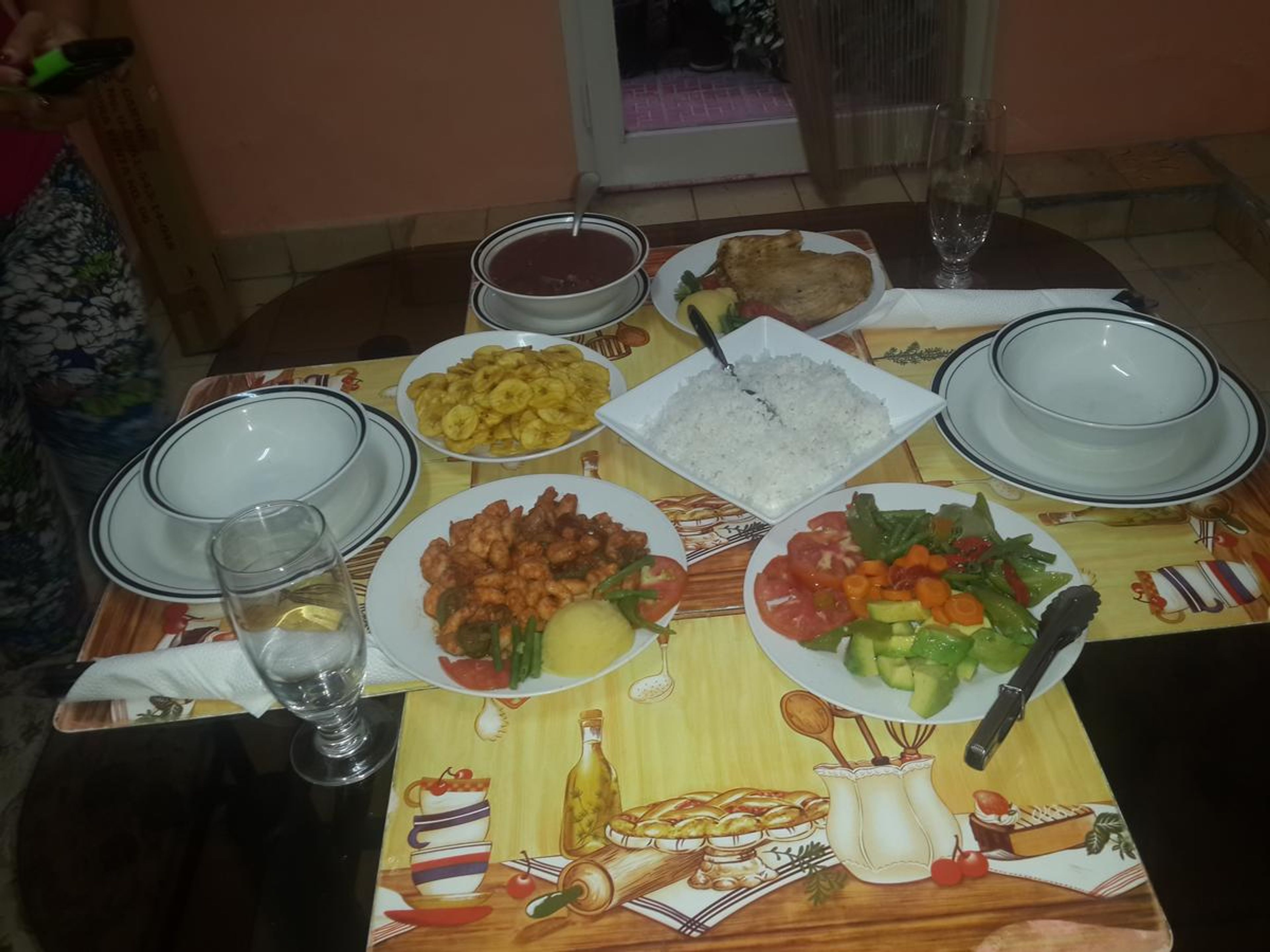 Casa Maria de los Angeles, MAXIMO GOMEZ, No. 157 - Dinner services at the house