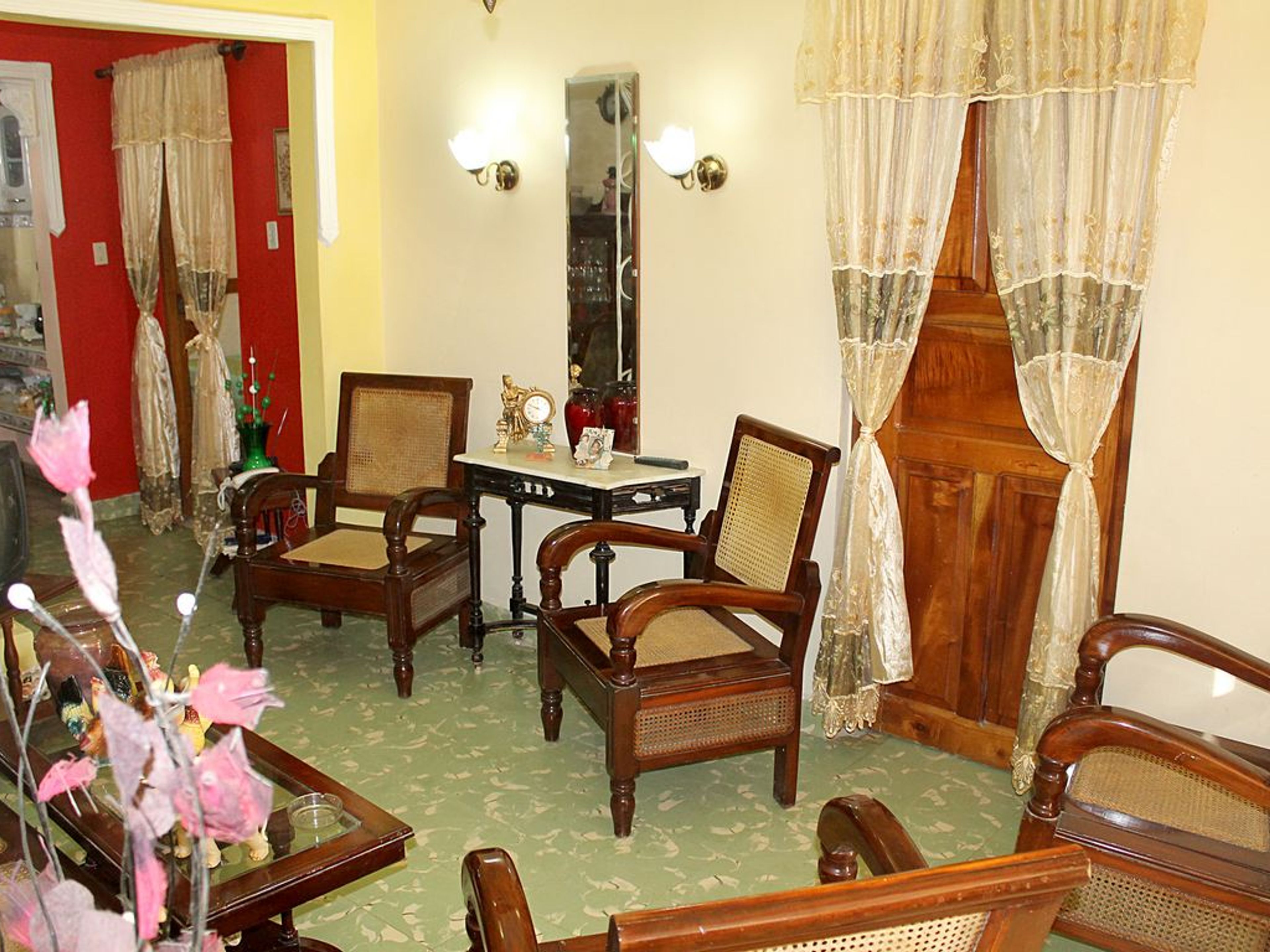 Hostal Las Lajas, FRANCISCO J. ZERQUERA (Rosario), No. 135House's living room