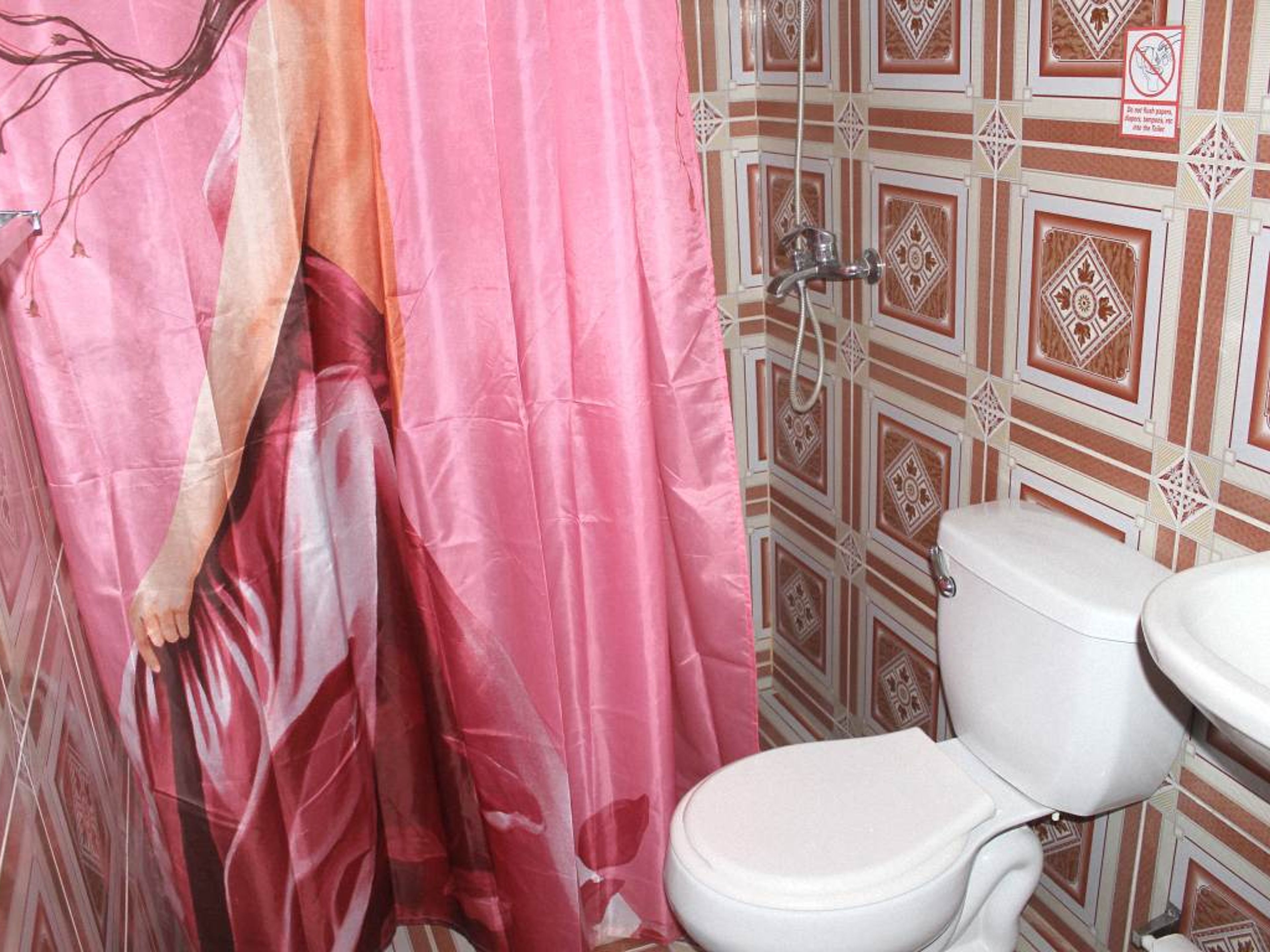 Hostal Cabello Rubio, SANTIAGO ESCOBAR, No. 8Bathroom's view