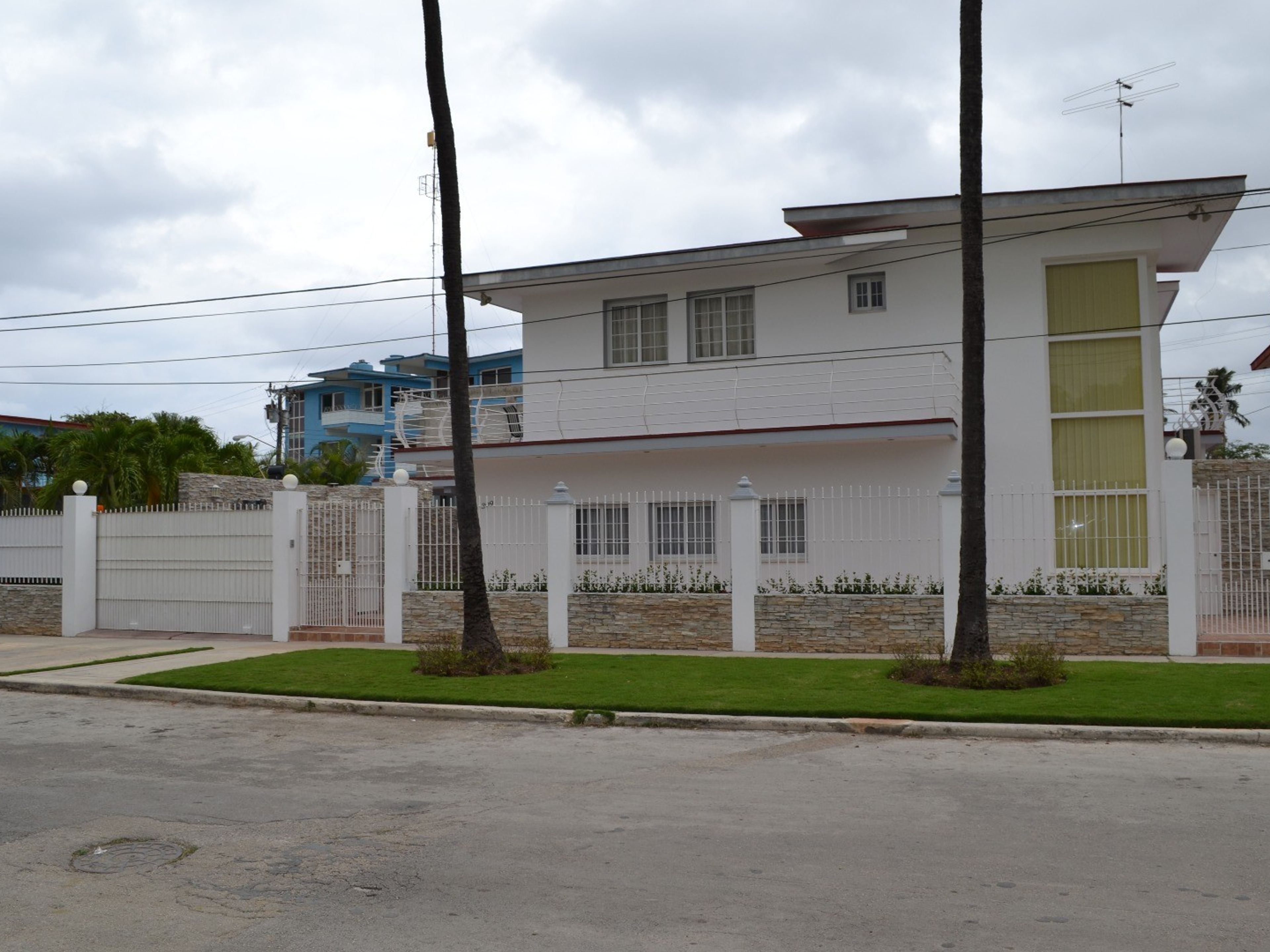 Дом Ernesto y Mela, Calle 162, No. 309