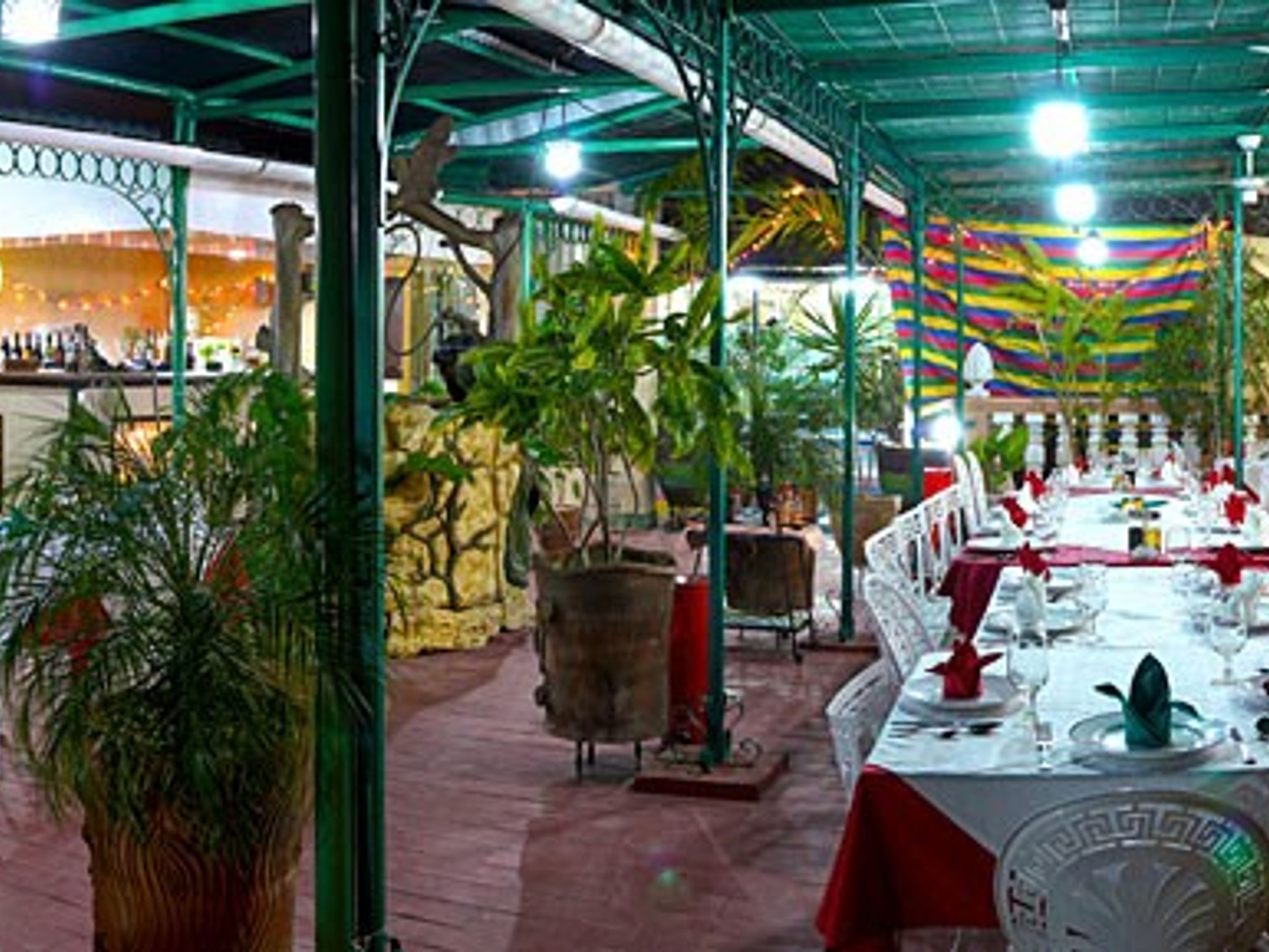 Hostal Auténtica Pérgola, LUIS ESTÉVEZ, No. 61House's A la carte international restaurant La Auténtica Pérgola