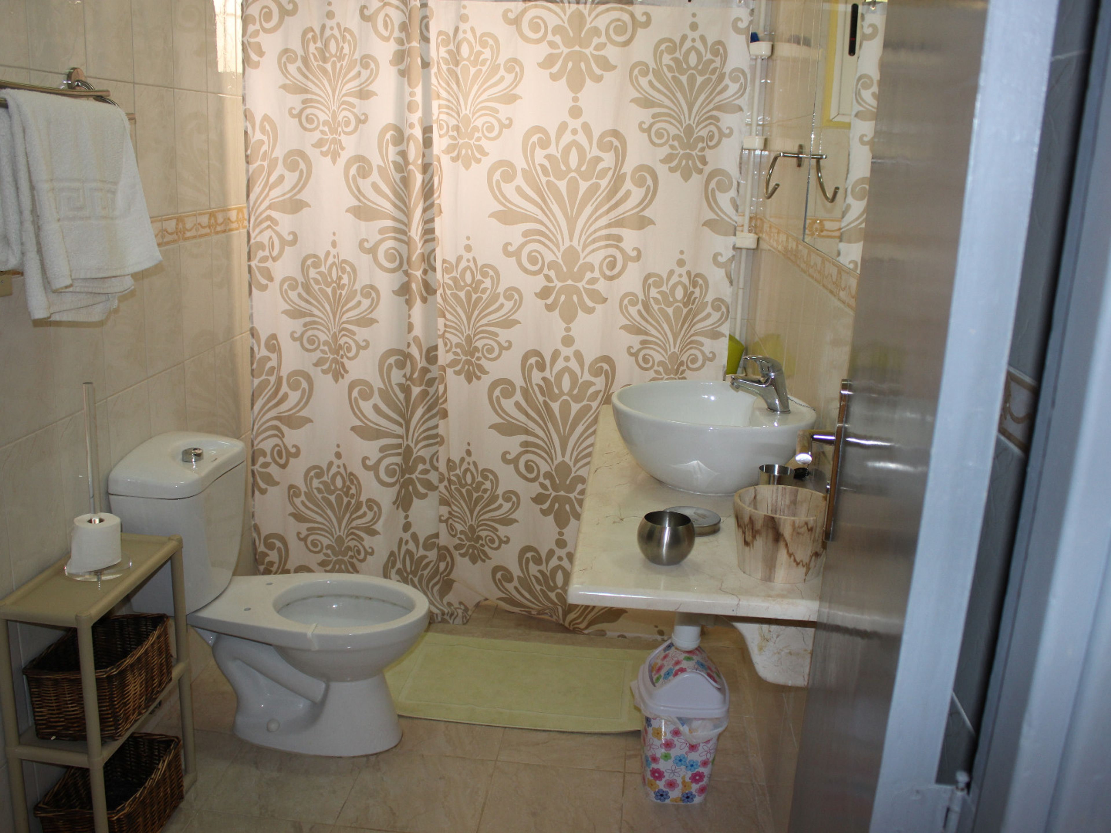 Casa Denys, AVENIDA 84, No. 726Private bathroom view