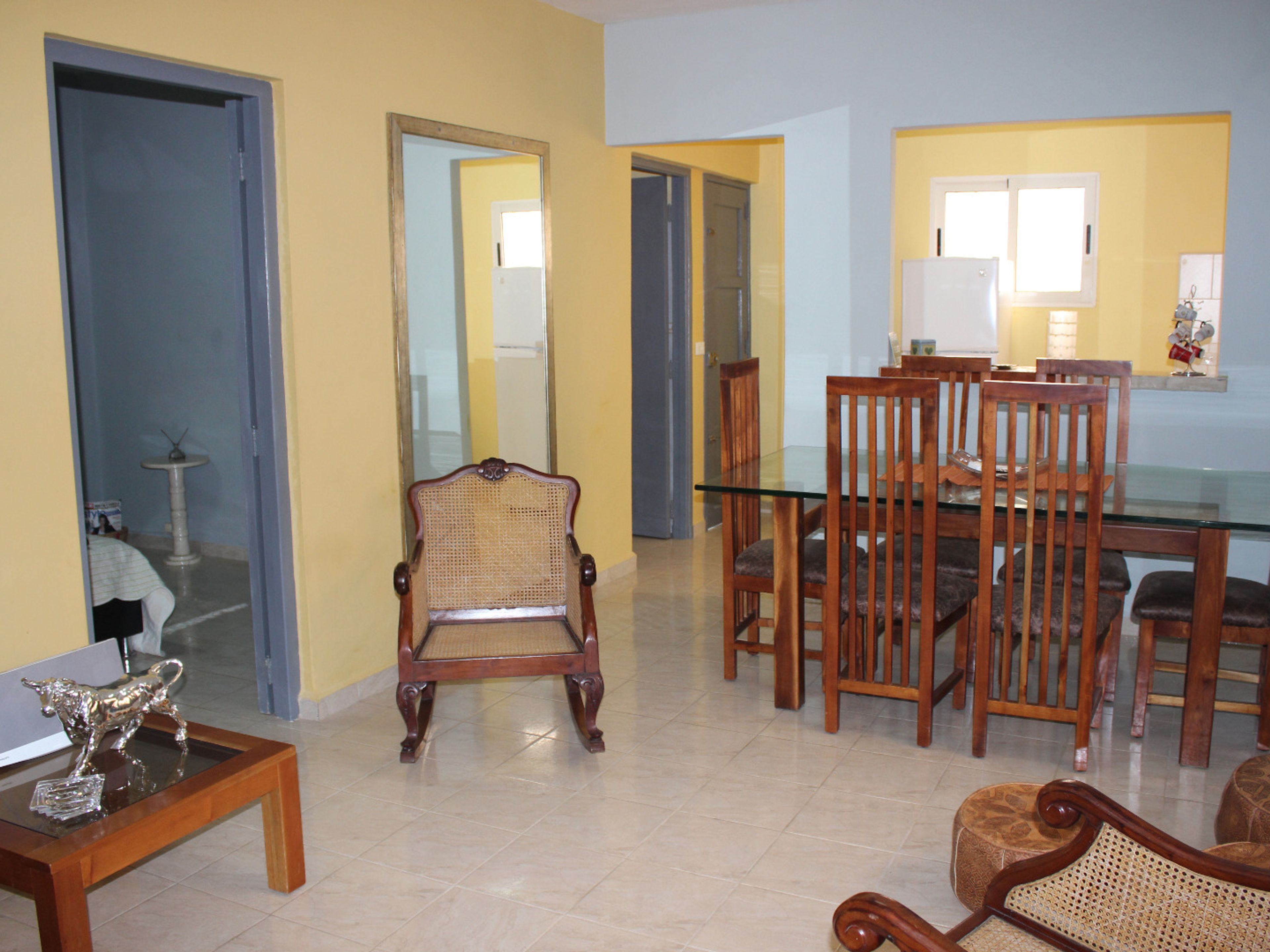 Casa Denys, AVENIDA 84, No. 726