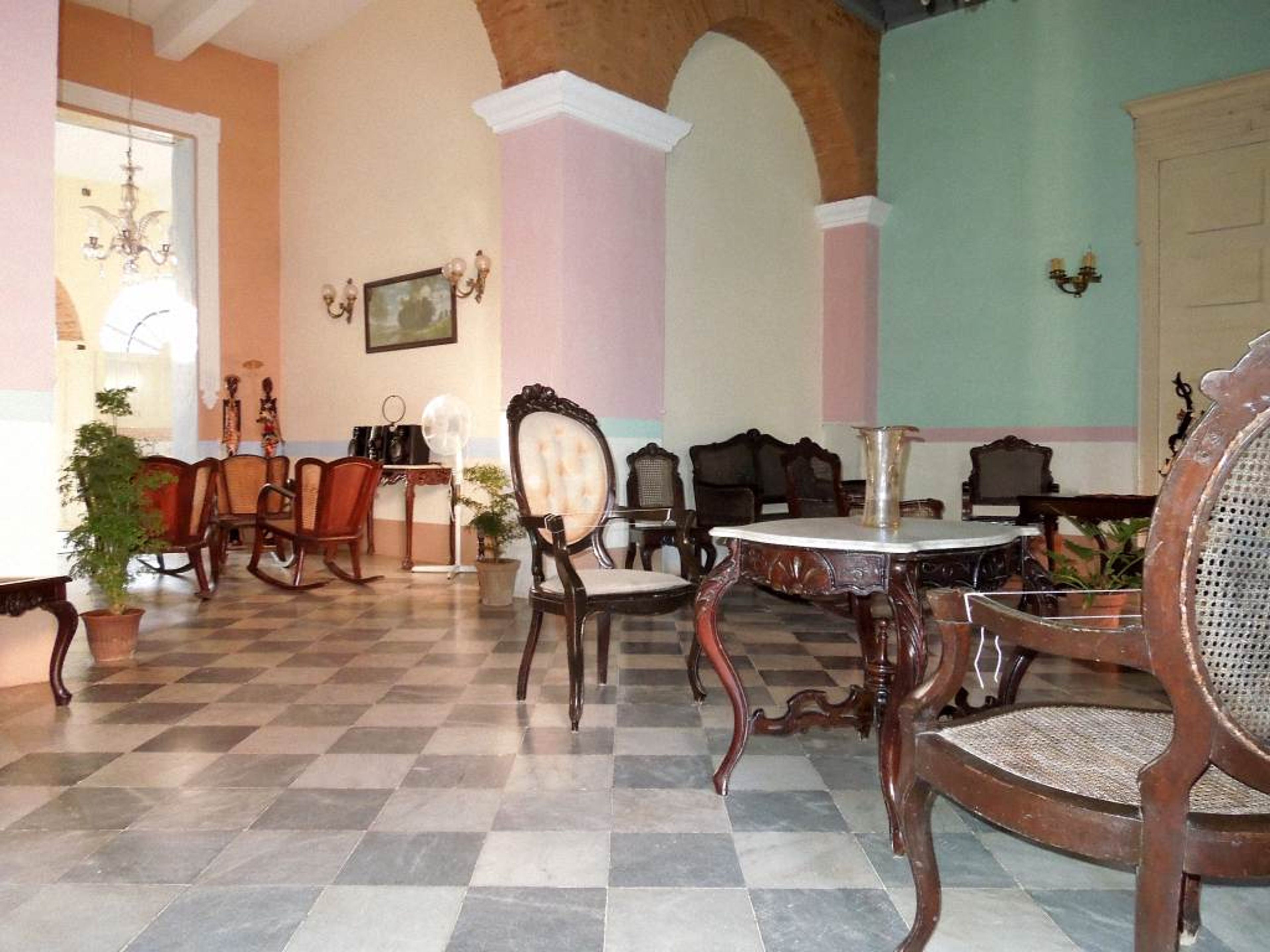 Hostal Colonial Casa Vieja, JESÚS MENÉNDEZ (Alameda), No. 153 - House's living room