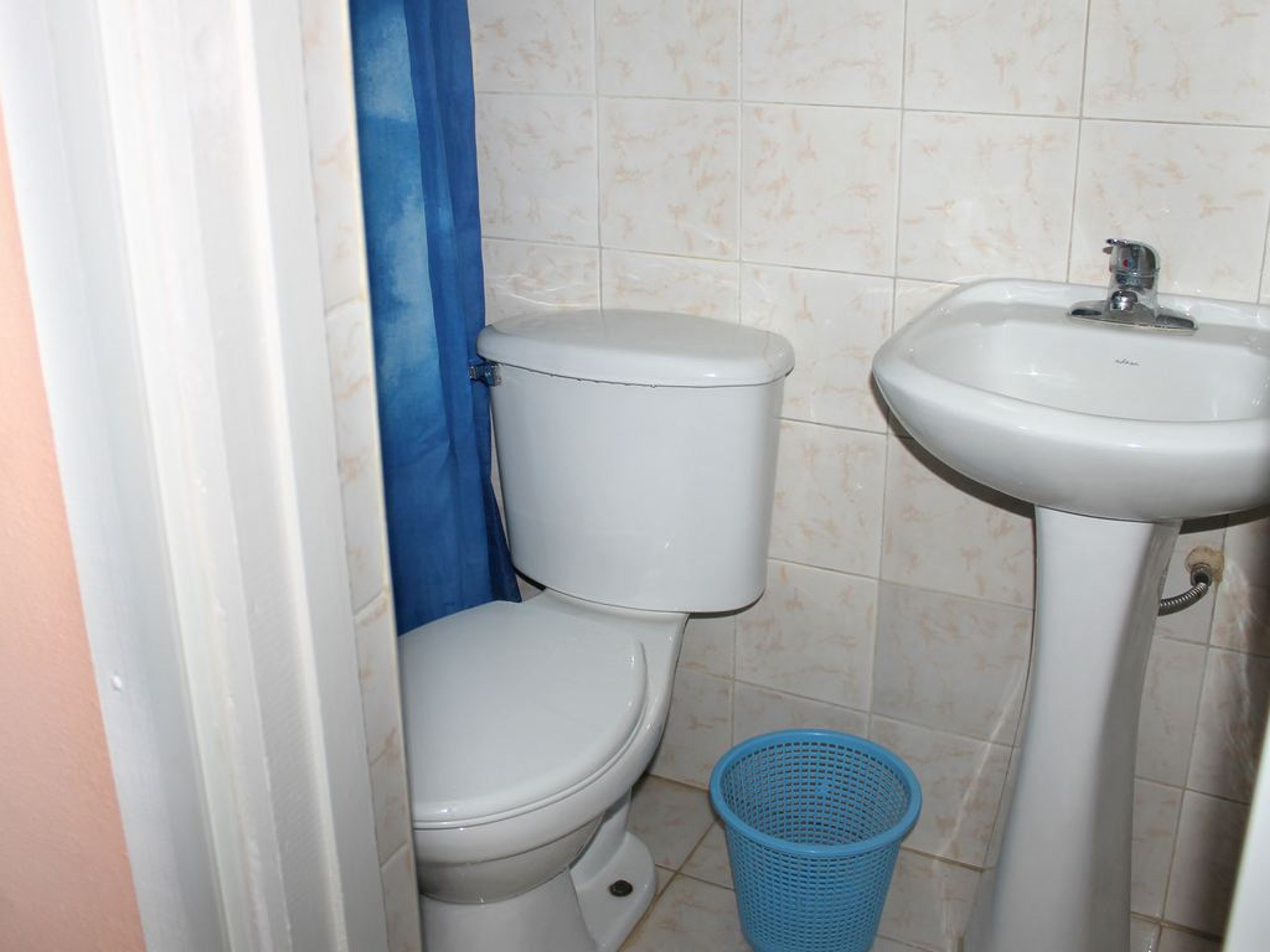 Hostal Odislay y Yadier, PIRO GUINART (Boca), No. 32-BBathroom's 1 view