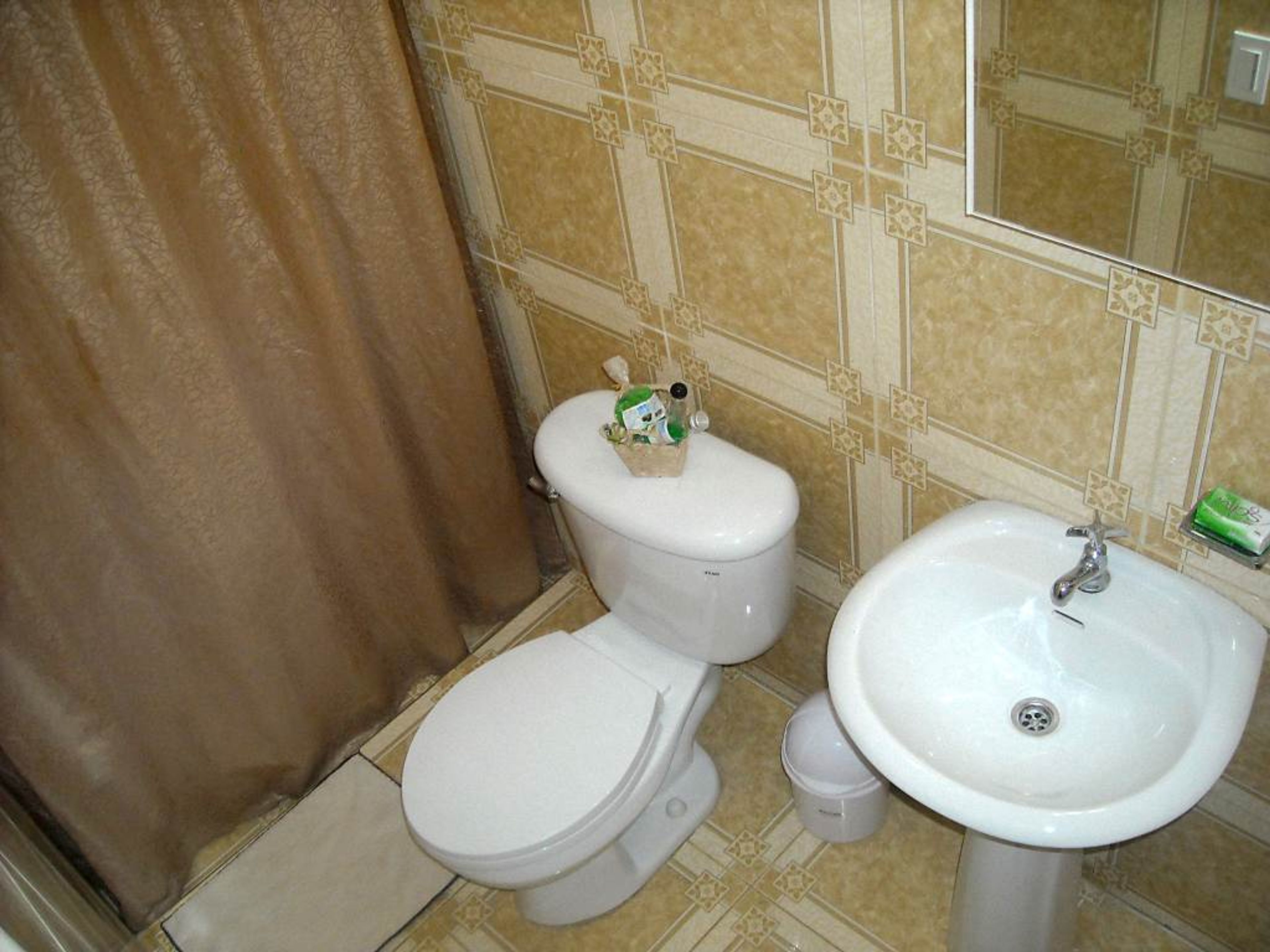 Hostal Los Peredas, FRANK PAÍS (Del Carmen), No. 55-ABathroom's view