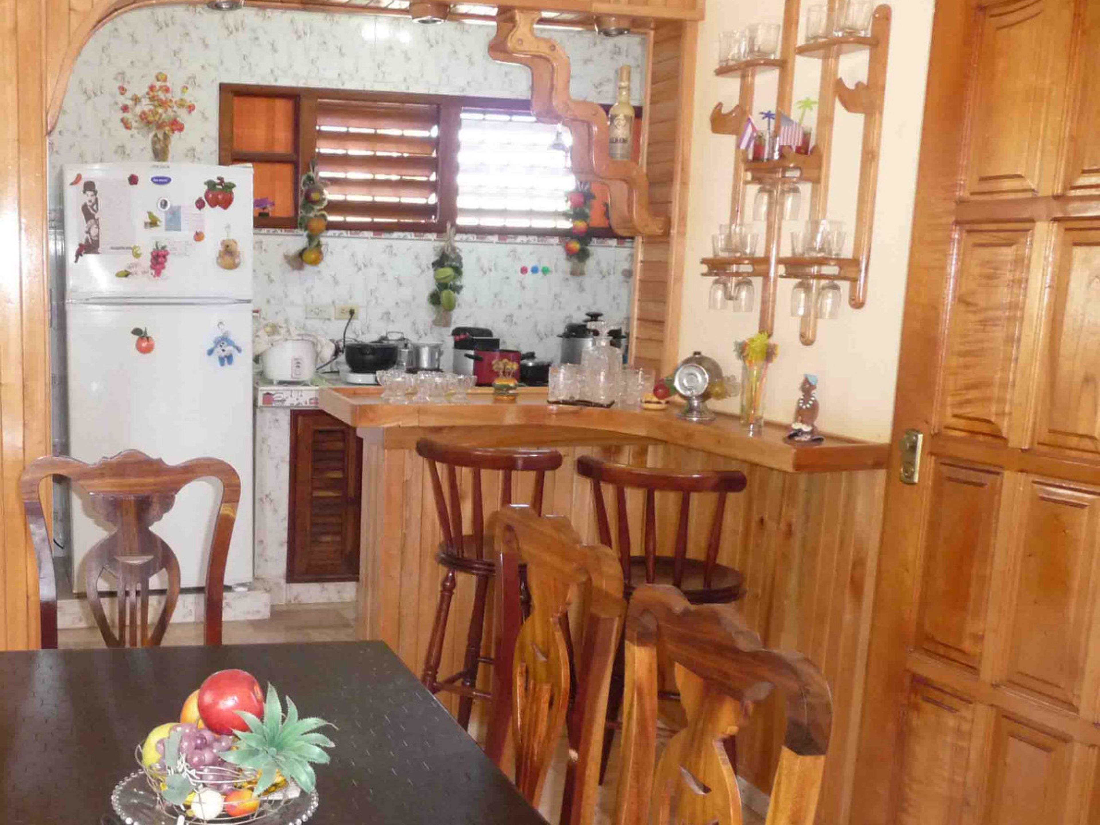 Villa Diane y Andre…para una estancia feliz…, CALLE 190, No. 14 700House's dinning room and bar view